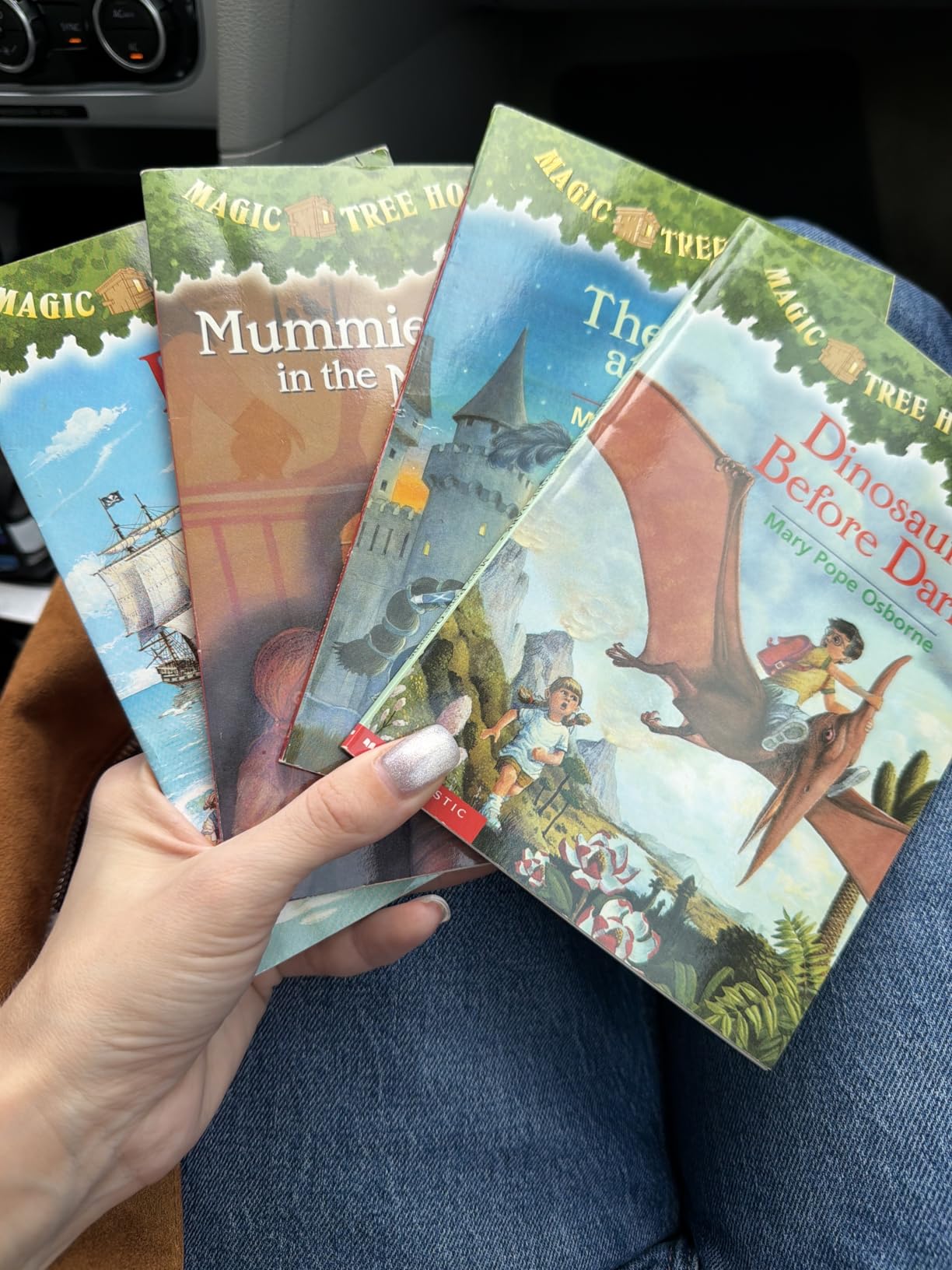 Magic Tree House Boxed Set, Books 1-4: Dinosaurs Before Dark, The Knight at Dawn, Mummies in the Morning, and Pirates Past Noon customer photo 2