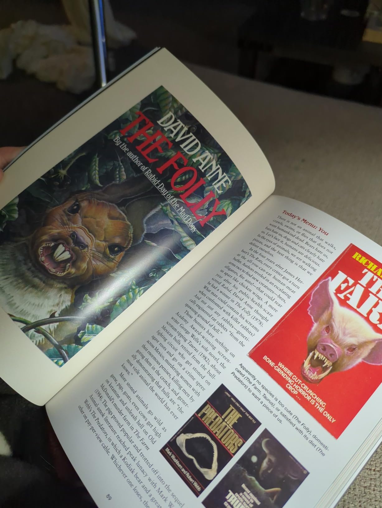 Paperbacks from Hell: The Twisted History of '70s and '80s Horror Fiction customer photo 2