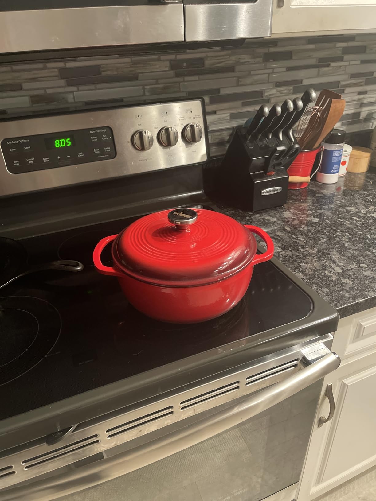 Lodge Essential Enamel Cast Iron Dutch Oven with Lid - 4.5 Quart - Oven-Safe Enamel Cookware up to 500° F - Heat-Retaining Braising & Roasting Pot - Non-Toxic Cookware - Island Spice Red customer photo 2