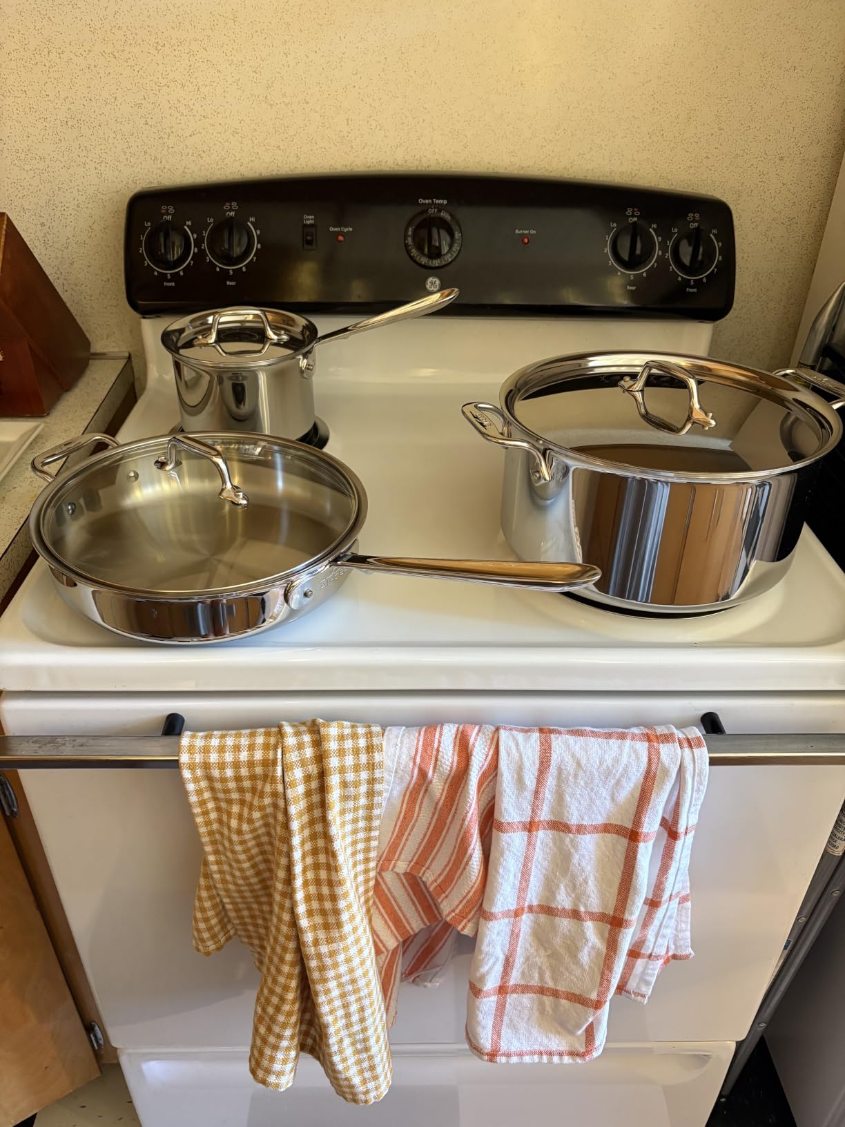 All-Clad D3 Stainless Steel 10 Piece Cookware Set - Made in USA - Includes Frying Pans, Saucepan, Sautépan, Stockpot - Professional Grade - Oven Safe & Induction Compatible customer photo 1