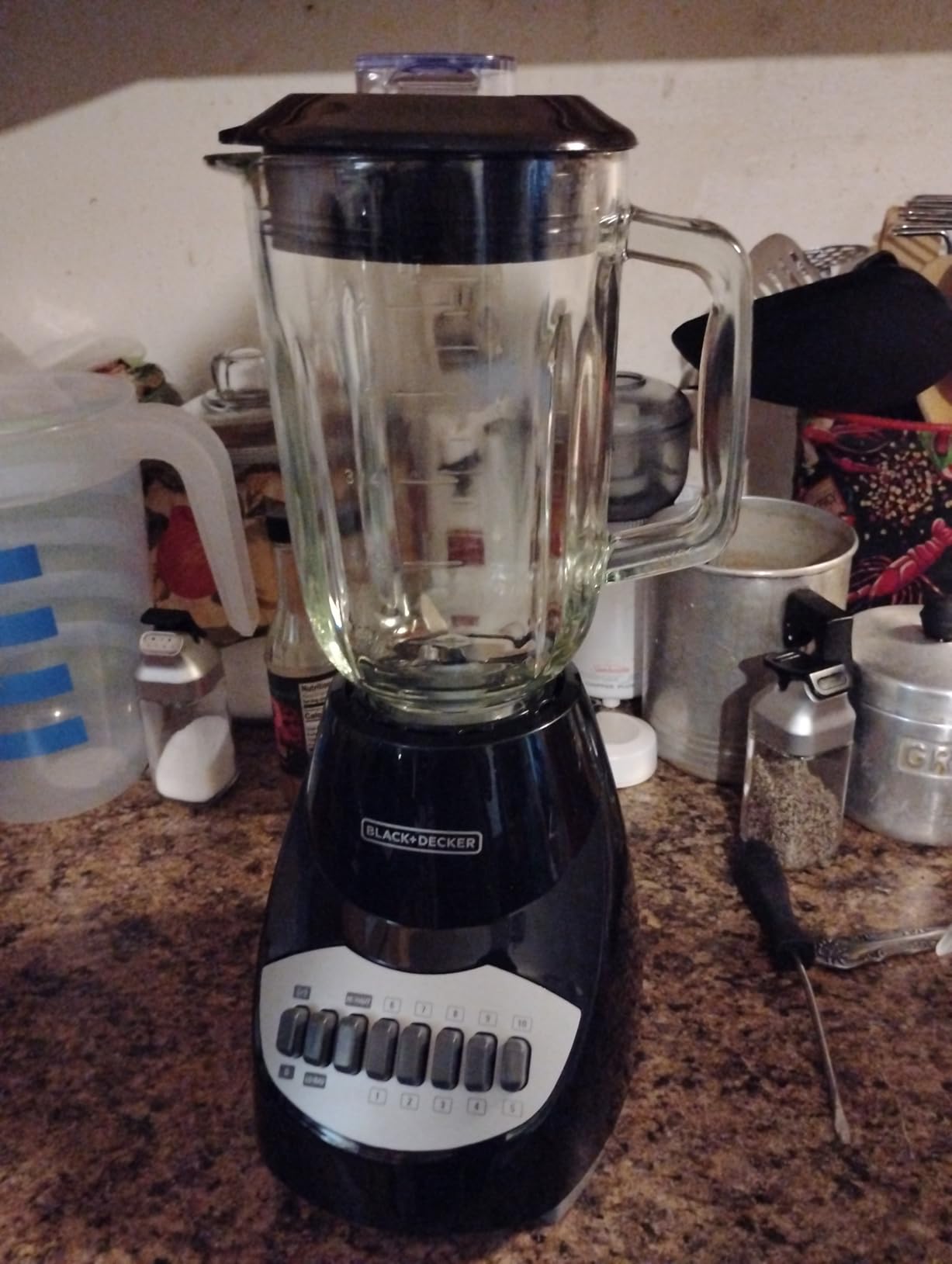 BLACK+DECKER Countertop Blender with 6-Cup Glass Jar and 10-Speed Settings, BL2010BG customer photo 1