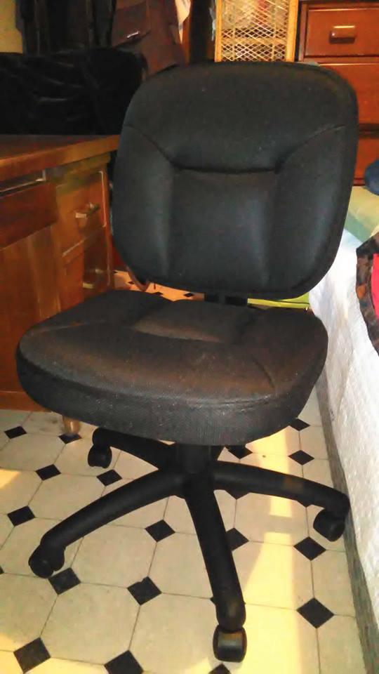 Amazon Basics Low-Back Armless Office Desk Chair with Back Support, Adjustable Height customer photo 1