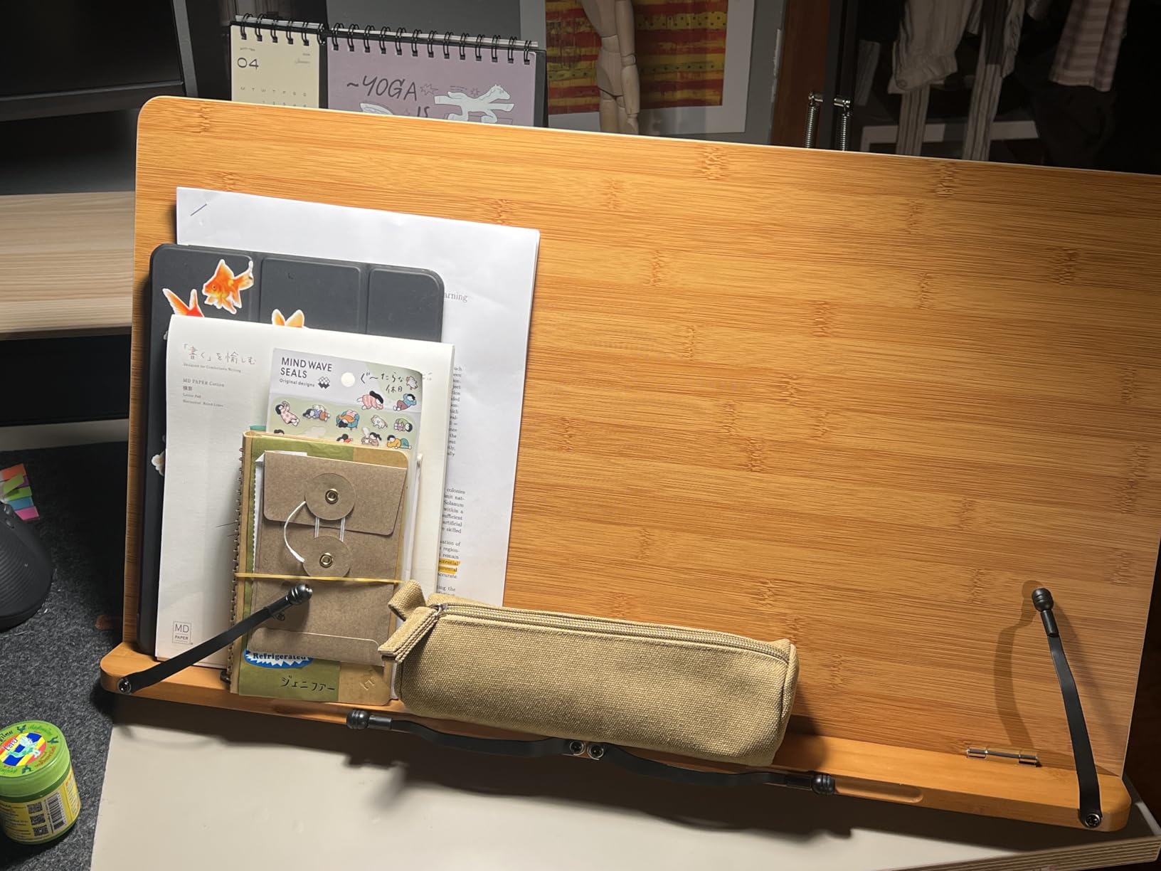 wishacc Bamboo Book Stand, Adjustable Book Holder Tray and Page Paper Clips-Cookbook Reading Desk Portable Stable Hard-Wearing Lightweight Bookstand customer photo 1