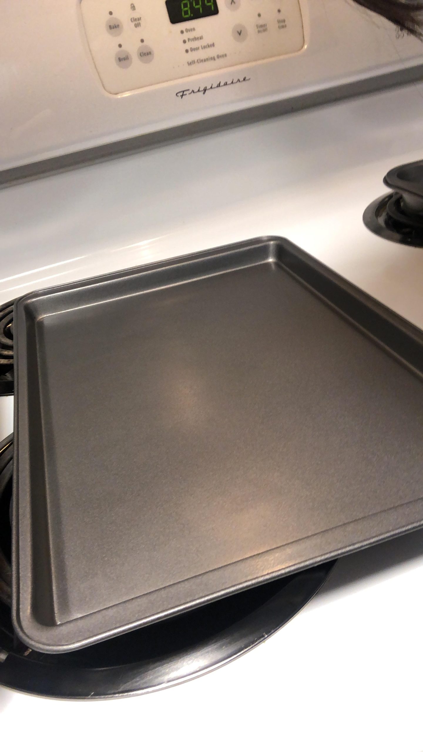 Amazon Basics 6 Piece Nonstick Carbon Steel Bakeware Set with Cake, Muffin, Cookie, and Loaf Pans, Easy Release, Oven Safe customer photo 1