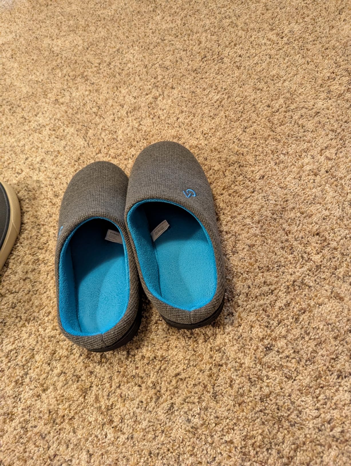 VeraCosy Men's Two-Tone House Slippers Memory Foam Indoor Rubber Sole customer photo 2