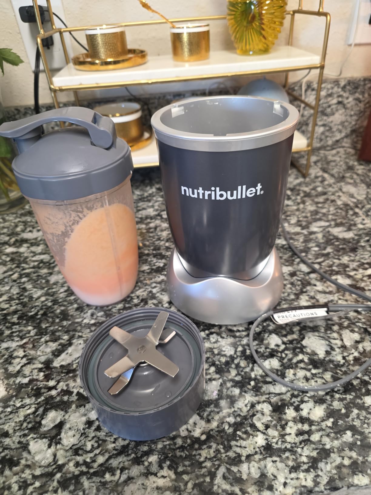 NutriBullet Personal Blender for Shakes, Smoothies, Food Prep, and Frozen Blending, 24 Ounces, 600 Watt, Dark Gray, NBR-0601WM customer photo 2