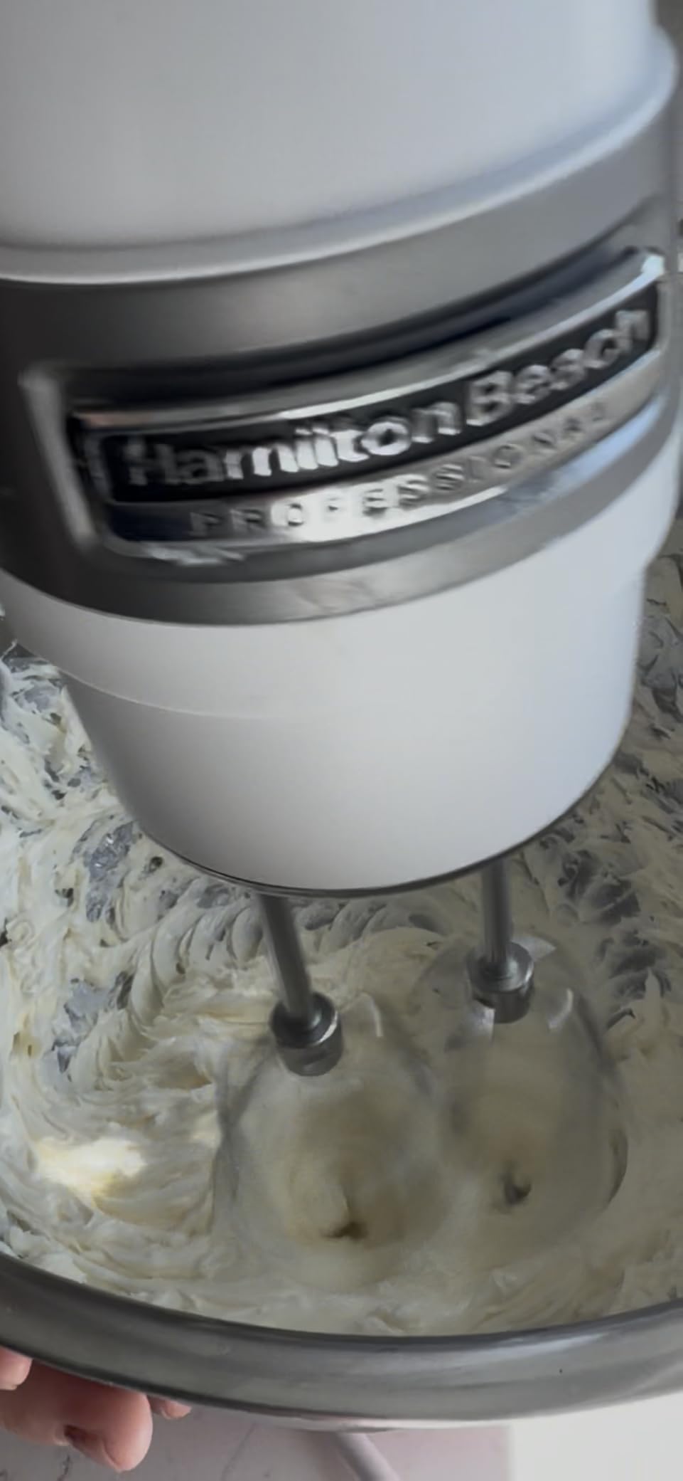 Hamilton Beach Professional 5-Speed Electric Hand Mixer | High-Performance DC Motor | Slow Start | Snap-On Storage Case | Stainless Steel Beaters & Whisk | Black | 62651 customer photo 1