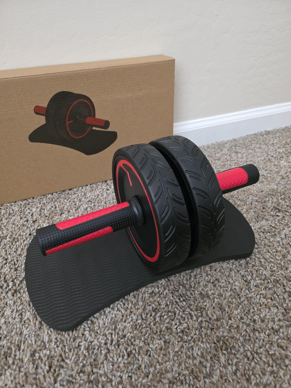 READAEER Ab Roller Wheel, Heavy Duty Workout Equipment for Home Gym, Professional Metal Handle with Rubber Surface Abdominal Exercise Wheel for Strength Training, Ab Wheel with Knee Pad customer photo 1