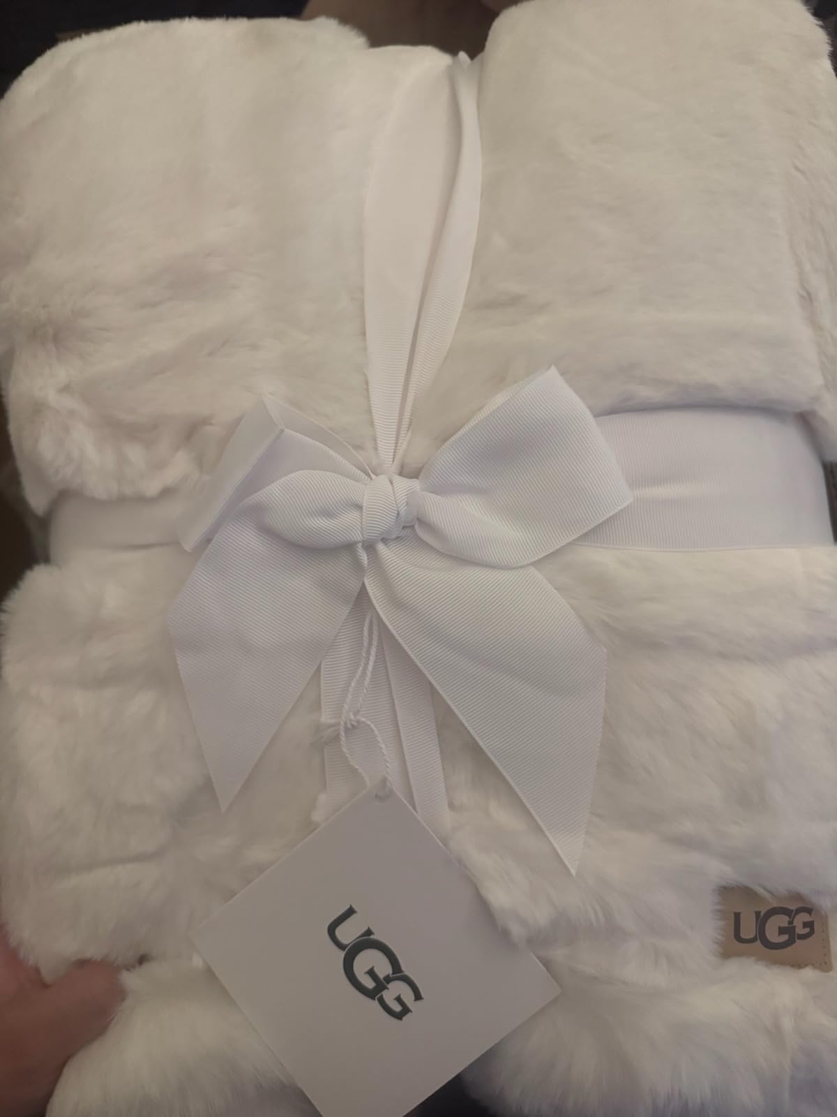 UGG Euphoria Faux Fur Throw Blanket, Warm Fluffy for Couch or Bed, Luxury Bedroom Decor, Machine Washable, 50-inch x 70-inch, White Snow customer photo 1