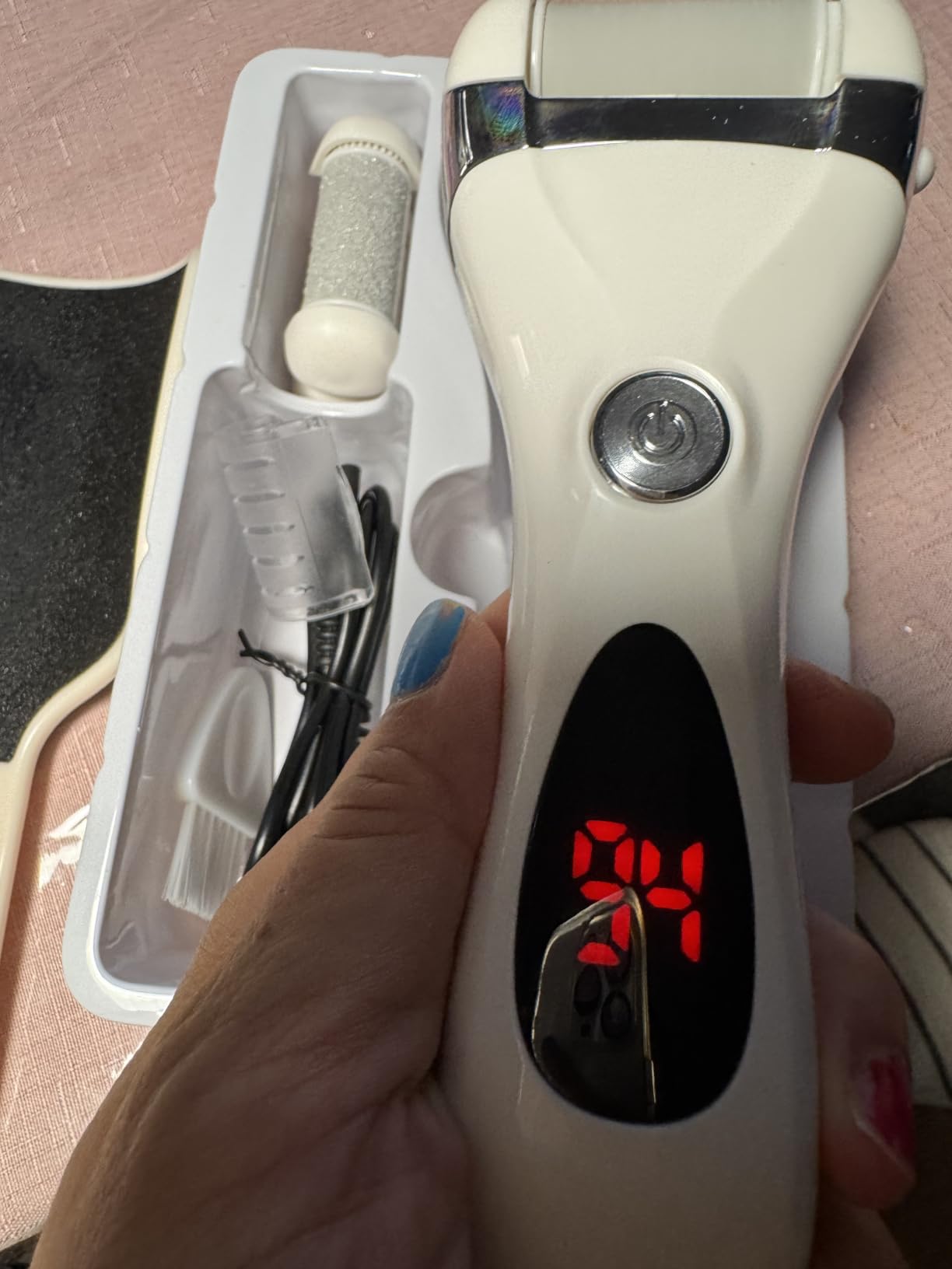 Electric Foot Callus Remover Kit, Elmchee Rechargeable Callous Removers 3 Grinding Heads Waterproof Foot Scrubber File, Professional Pedicure Tools Kit Feet Care for Dead, Cracked Dry Skin customer photo 1