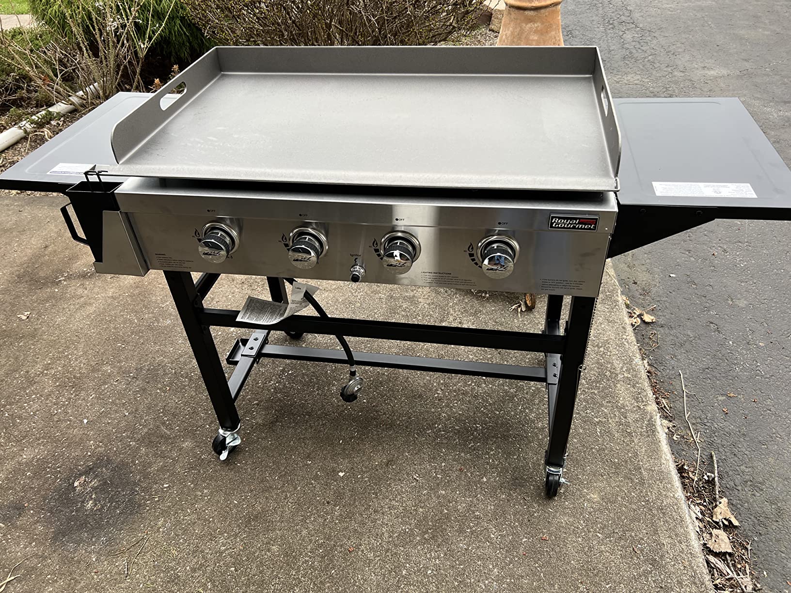 Royal Gourmet GB4001B 4 Burner Gas Griddle for Camping, Foldable Tables | 35-Inch Propane Flat Top Griddle, 52,000 BTU, 766 Sq. In., Electronic Ignition, Locking Wheels, Outdoor Cooking, Black customer photo 2