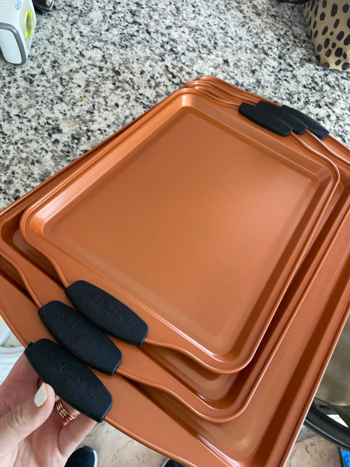 NutriChef 10-Piece Nonstick Baking Pans Set - Bakeware Sets for Cookies, Cakes, & Roasting - Bakeware Includes Cookie Sheet, Muffin Pan, Cake Pan, & Pizza Pans customer photo 1