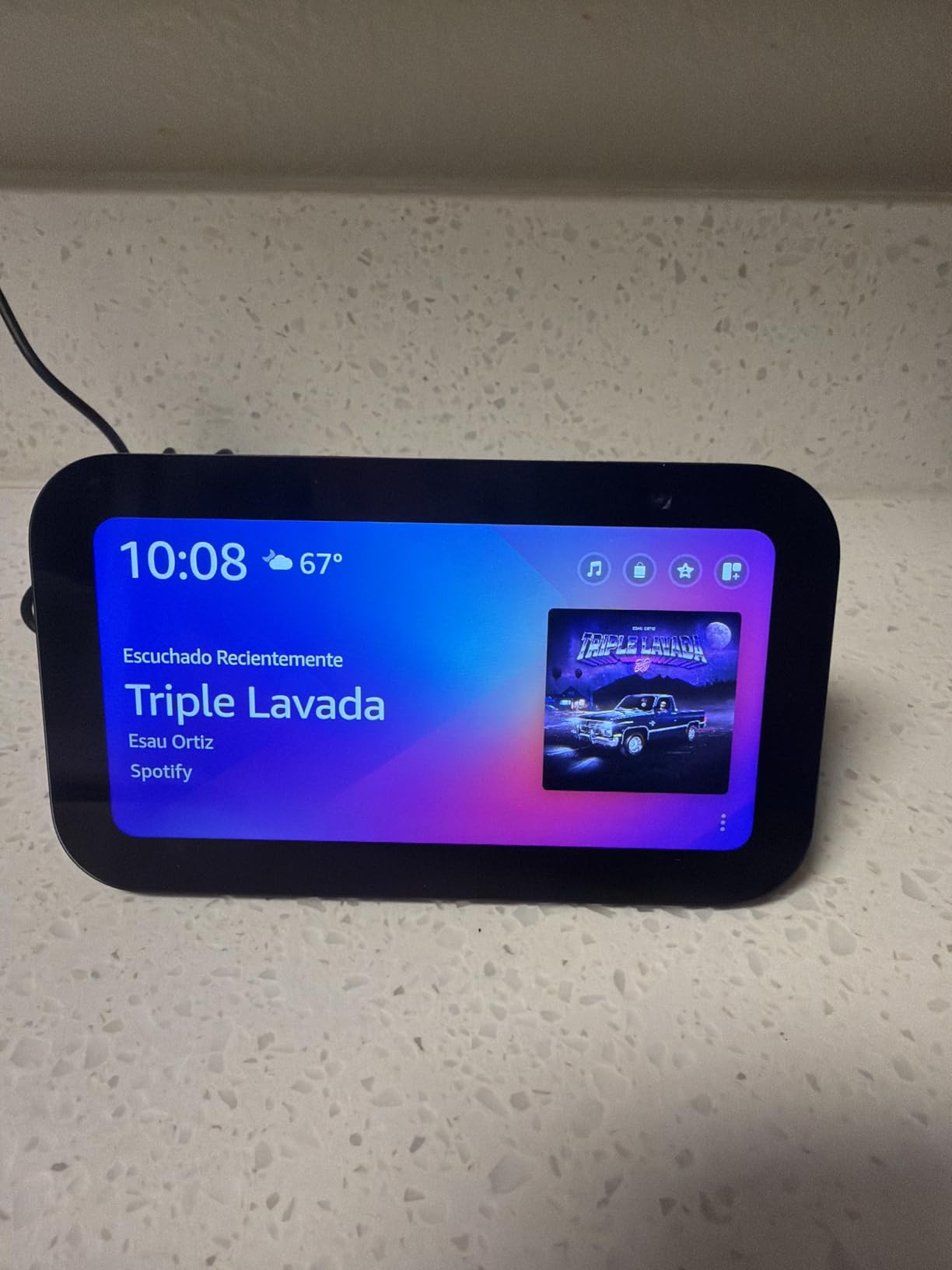 Echo Show 5 (newest model), Smart display, Designed for Alexa+, 2x the bass and clearer sound, Charcoal customer photo 1