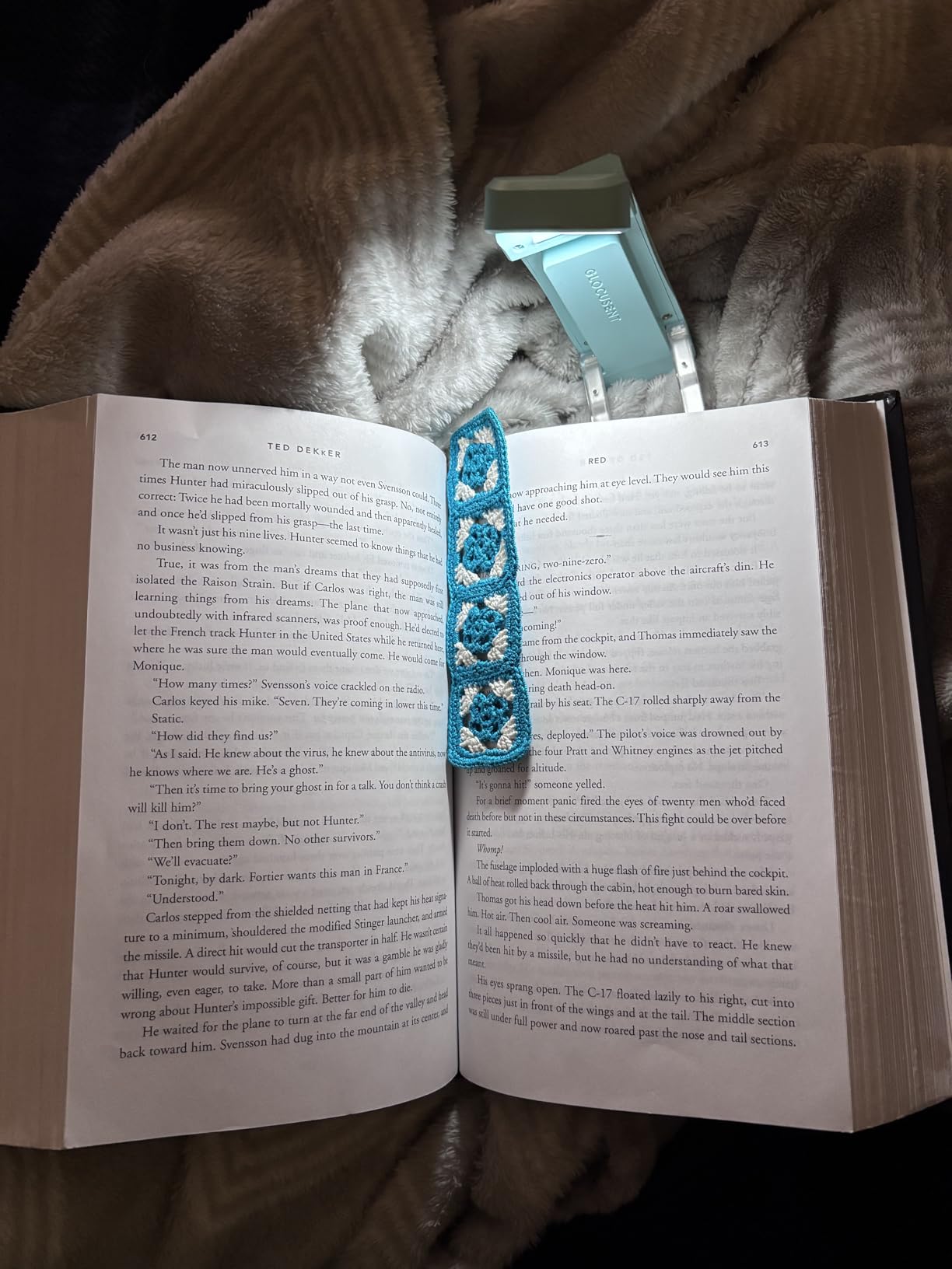 Glocusent USB Rechargeable Book Light, Portable Clip-on LED Reading Light, Reading Lights for Books in Bed with 3 Amber Colors & 5 Brightness Dimmable, Compact & Long Lasting, Perfect for Book Lovers customer photo 1