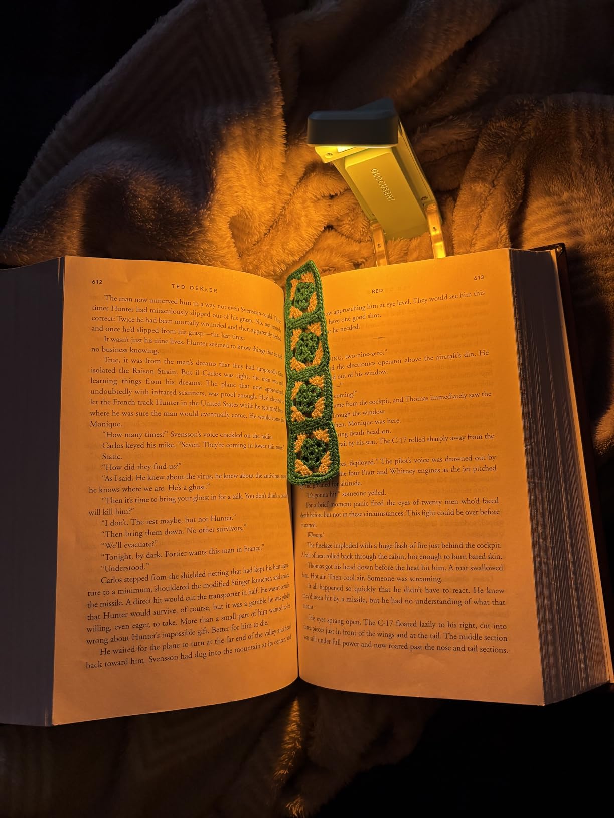 Glocusent USB Rechargeable Book Light, Portable Clip-on LED Reading Light, Reading Lights for Books in Bed with 3 Amber Colors & 5 Brightness Dimmable, Compact & Long Lasting, Perfect for Book Lovers customer photo 2