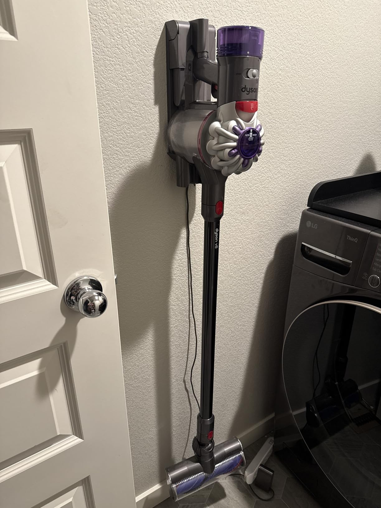 Dyson V8 Cordless Vacuum, Cleans Hard Floors and Carpets, Detangles, Converts to Handheld, 115AW, 2 Power Modes, Up to 40 Minutes customer photo 2