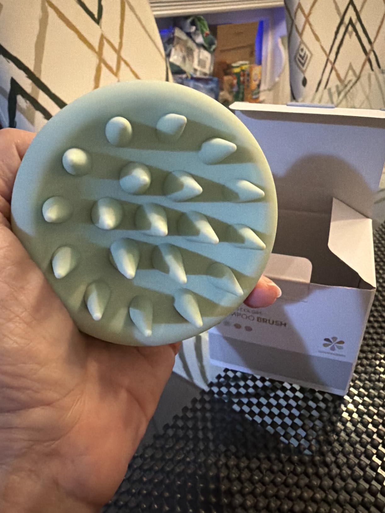 Sndyi Silicone Scalp Massager Shampoo Brush, Hair Scrubber with Soft Silicone Bristles, Scalp Scrubber/Exfoliator for Dandruff Removal, Wet Dry Scalp Brush for Hair Growth & Scalp Care, Mint Green customer photo 1