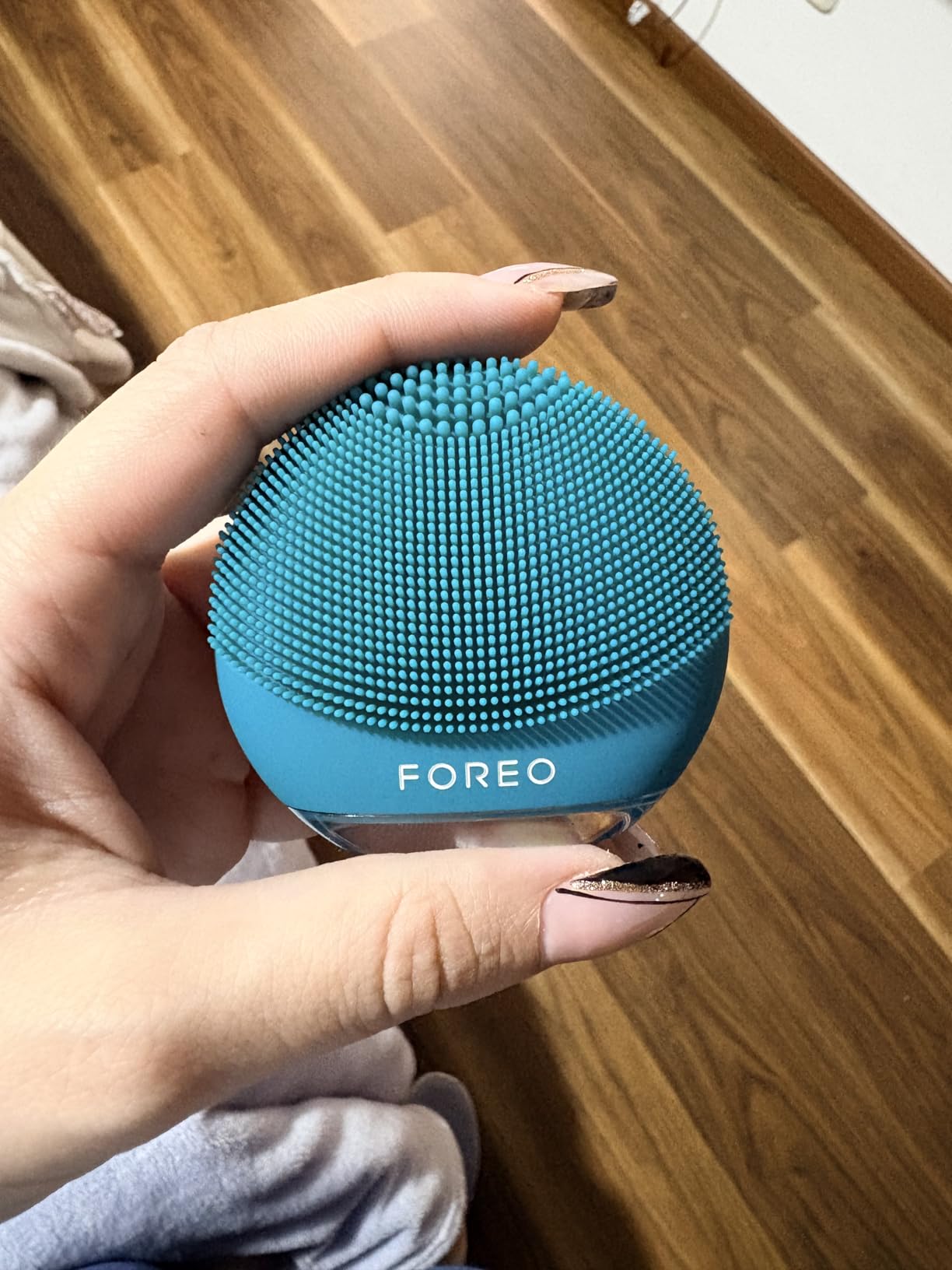 FOREO Luna 4 go Face Cleansing Brush & Firming Massager - Premium Face Care - Enhances Absorption - for All Skin Types - Evergreen customer photo 1