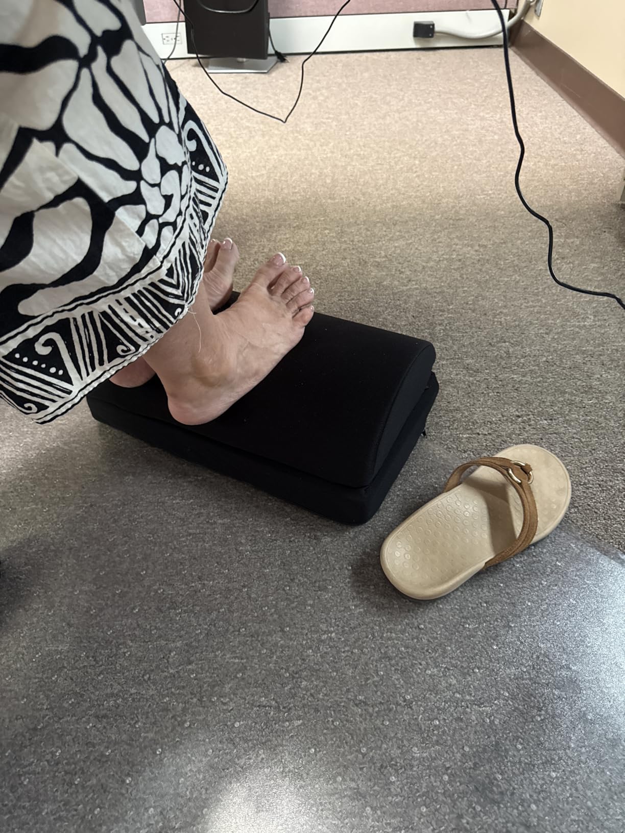 BlissTrends Foot Rest Under Desk, Foot Stool with 2 Adjustable Heights | Comfortable Footrest with Washable Cover for Car,Home and Office to Relieve Back,Lumbar,Knee Pain(Large, Black) customer photo 1