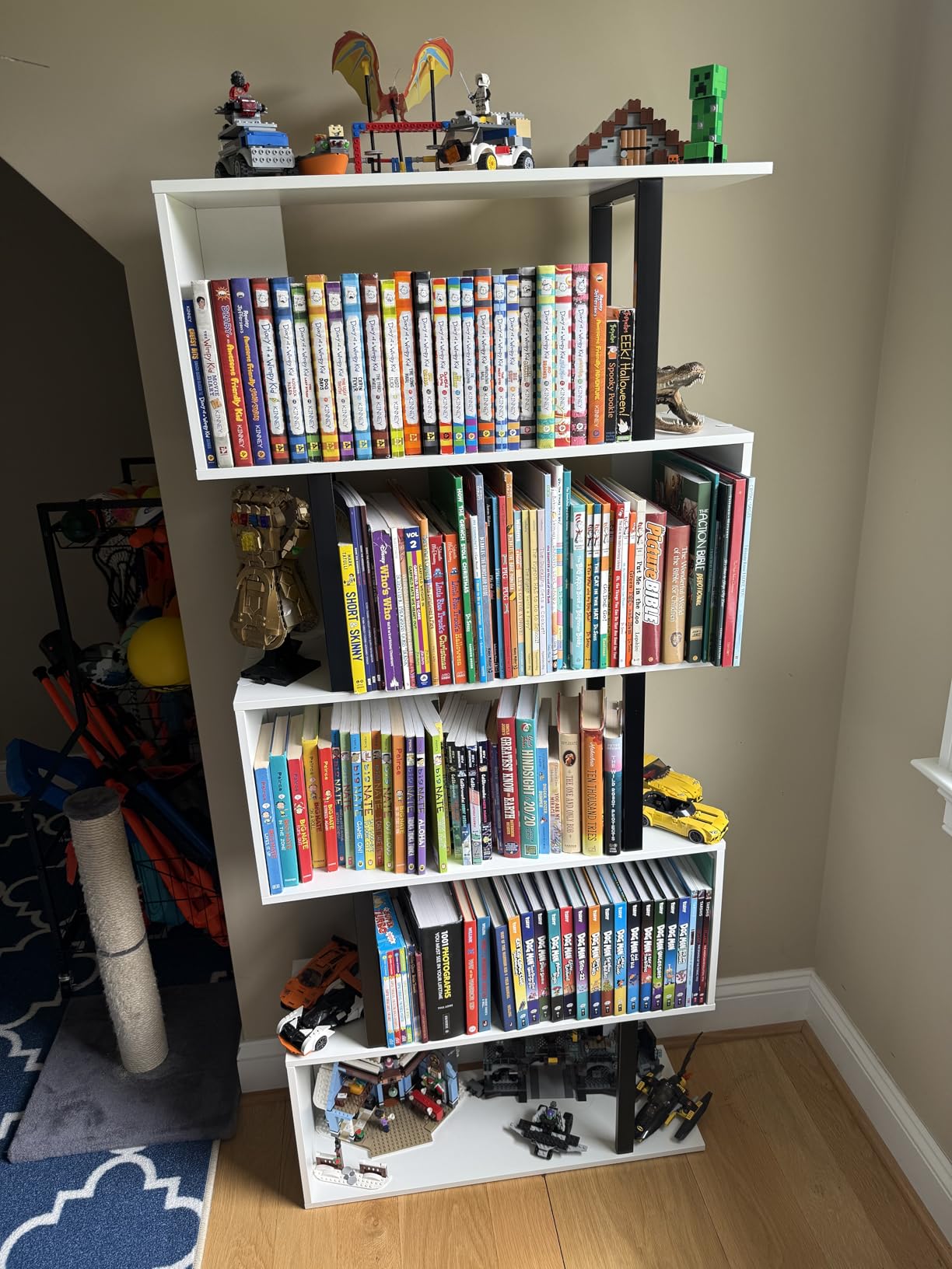 Gadroad 5 Tier Geometric Bookcase,S Shaped Bookshelf, Wood Decorative Storage Shelving, Modern Freestanding Display Shelves, Tall Book Shelf Unit for Living Room Bedroom, White customer photo 1