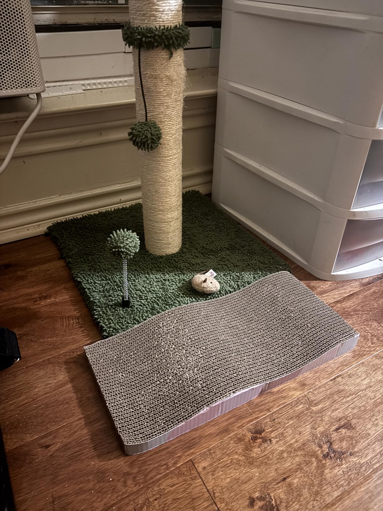 SIDAZON Cat Scratching Board Cat Scratcher Cat Scratch Pad Cardboard Cat Scratchers for Indoor Cats Reversible Large Wide Corrugated with Catnip (2pcs) customer photo 1