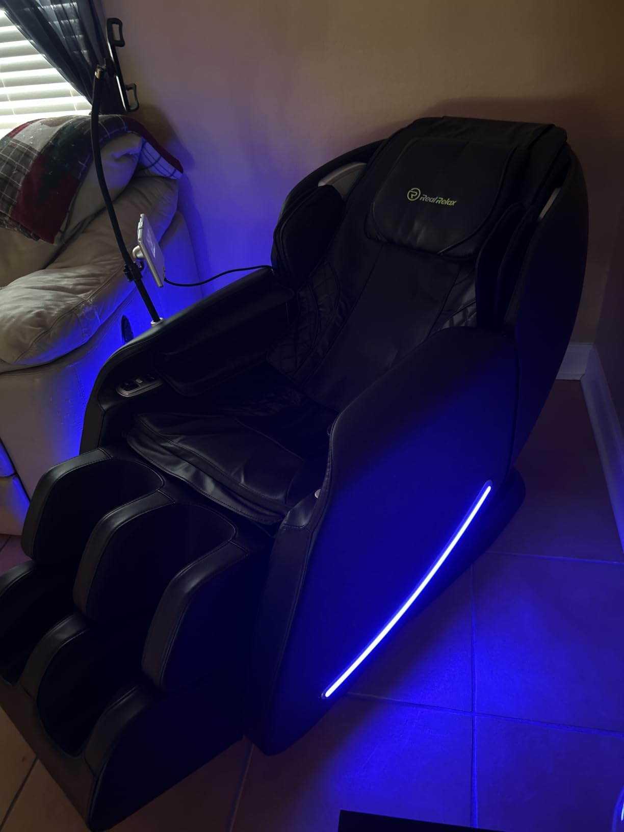 Real Relax Massage Chair Full Body with Unique Phone Controller, Zero Gravity 3D SL-Track Recliner with APP Control, Child Lock, Pause Button, Favor-06, Black customer photo 2