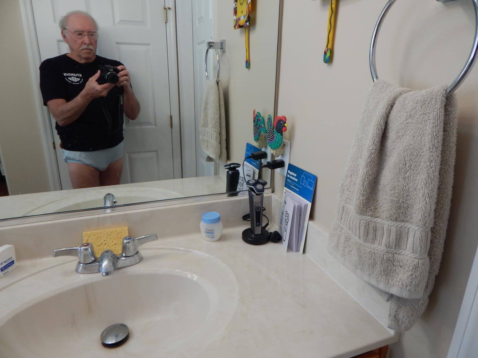 Philips Norelco 7300 Electric Shaver, Black | 45 SteelPrecision Blades, SenseIQ Technology, Nano SkinGlide coating, 360° Flexible Heads, Nose Trimmer, S7887/92 customer photo 1
