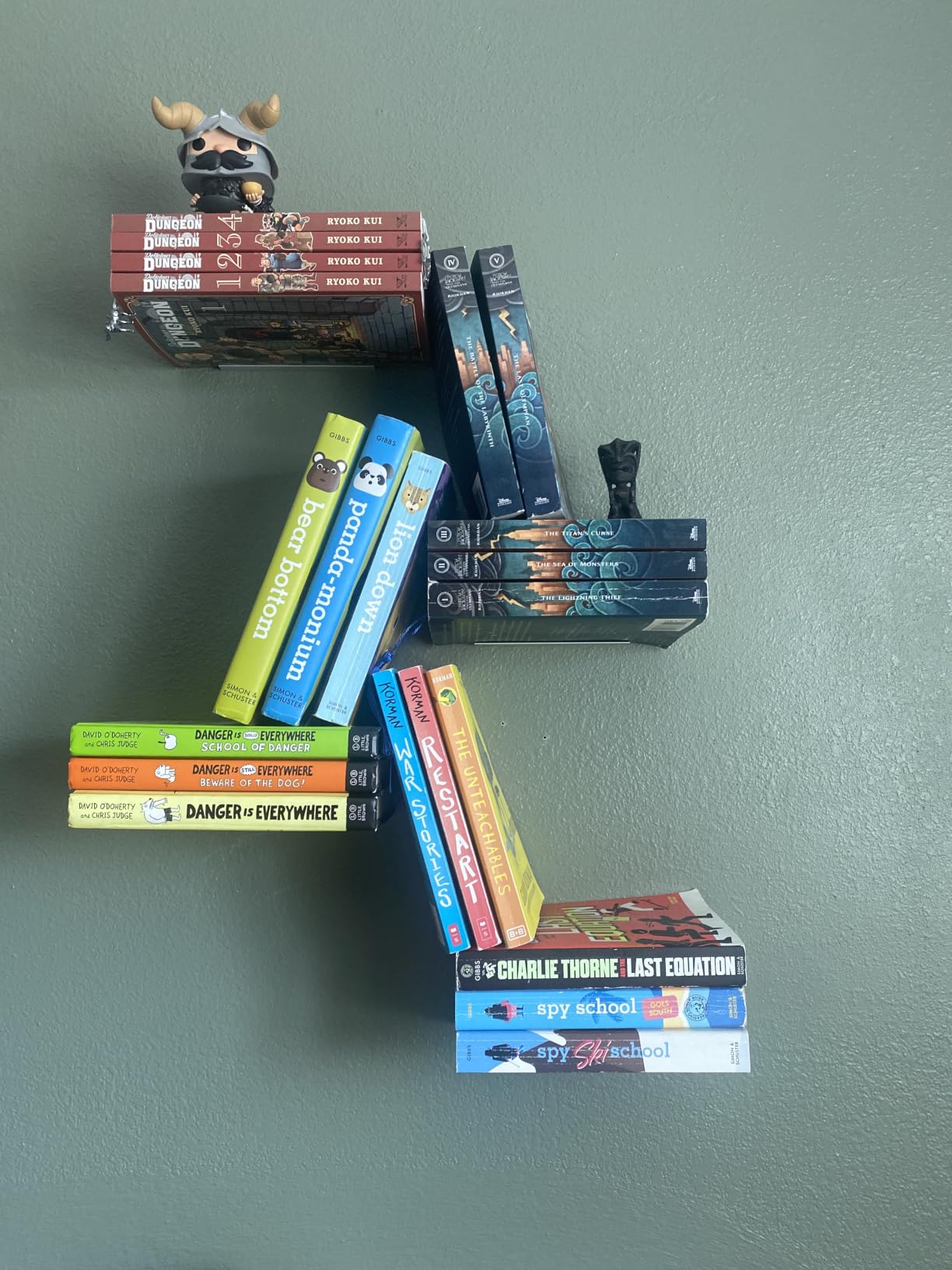 xympo Floating Invisible Bookshelf Wall Mounted (Set of 4) - Aluminum - Turn Books into Floating Shelves customer photo 1