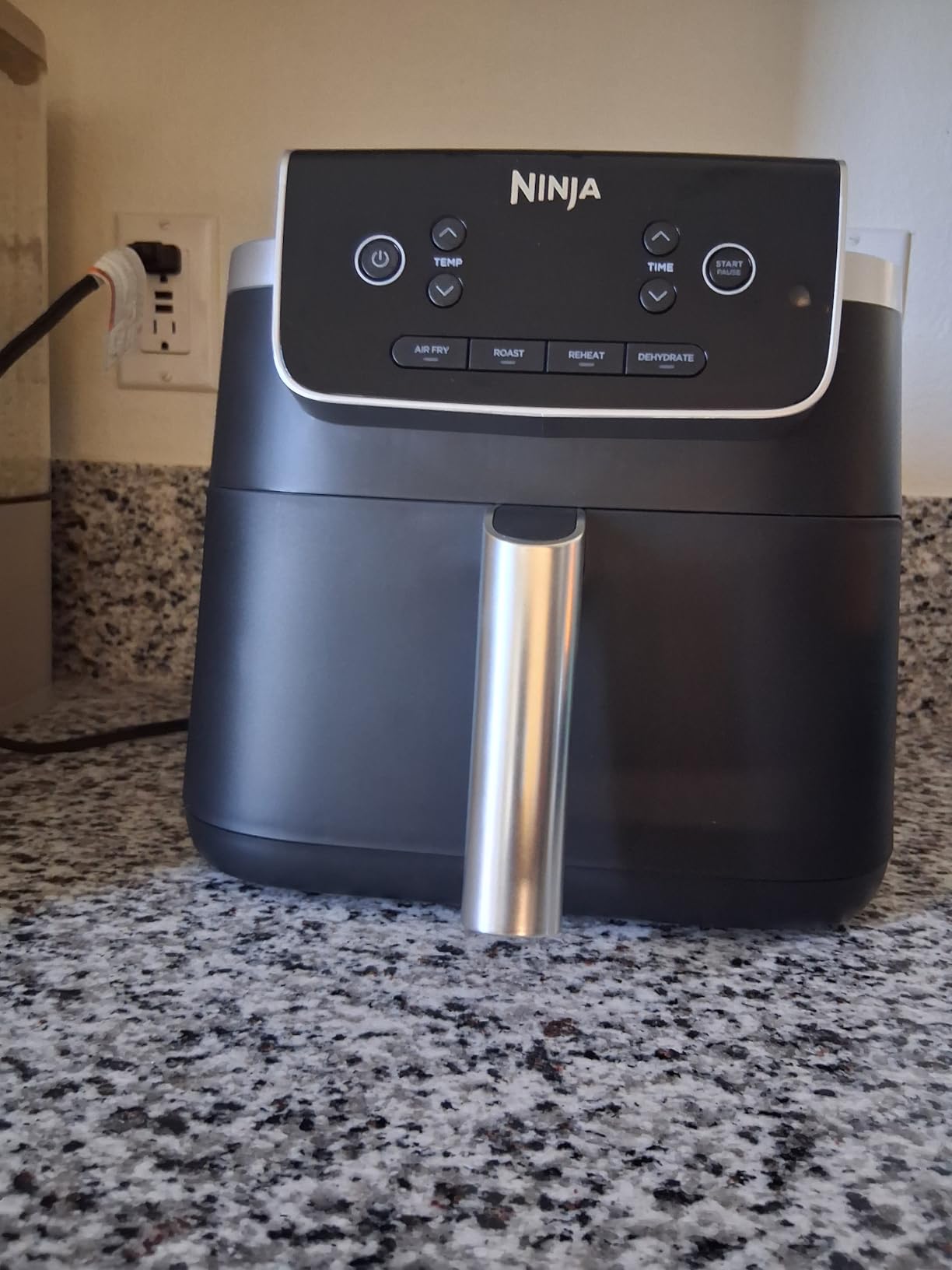 Ninja Air Fryer Pro XL, 6.5 Qt, 7-in-1, Grey, AF182AMZ | Max crisp, broil, air fry, roast, bake, reheat, dehydrate, 450F max, Fits 9 lbs wings customer photo 1