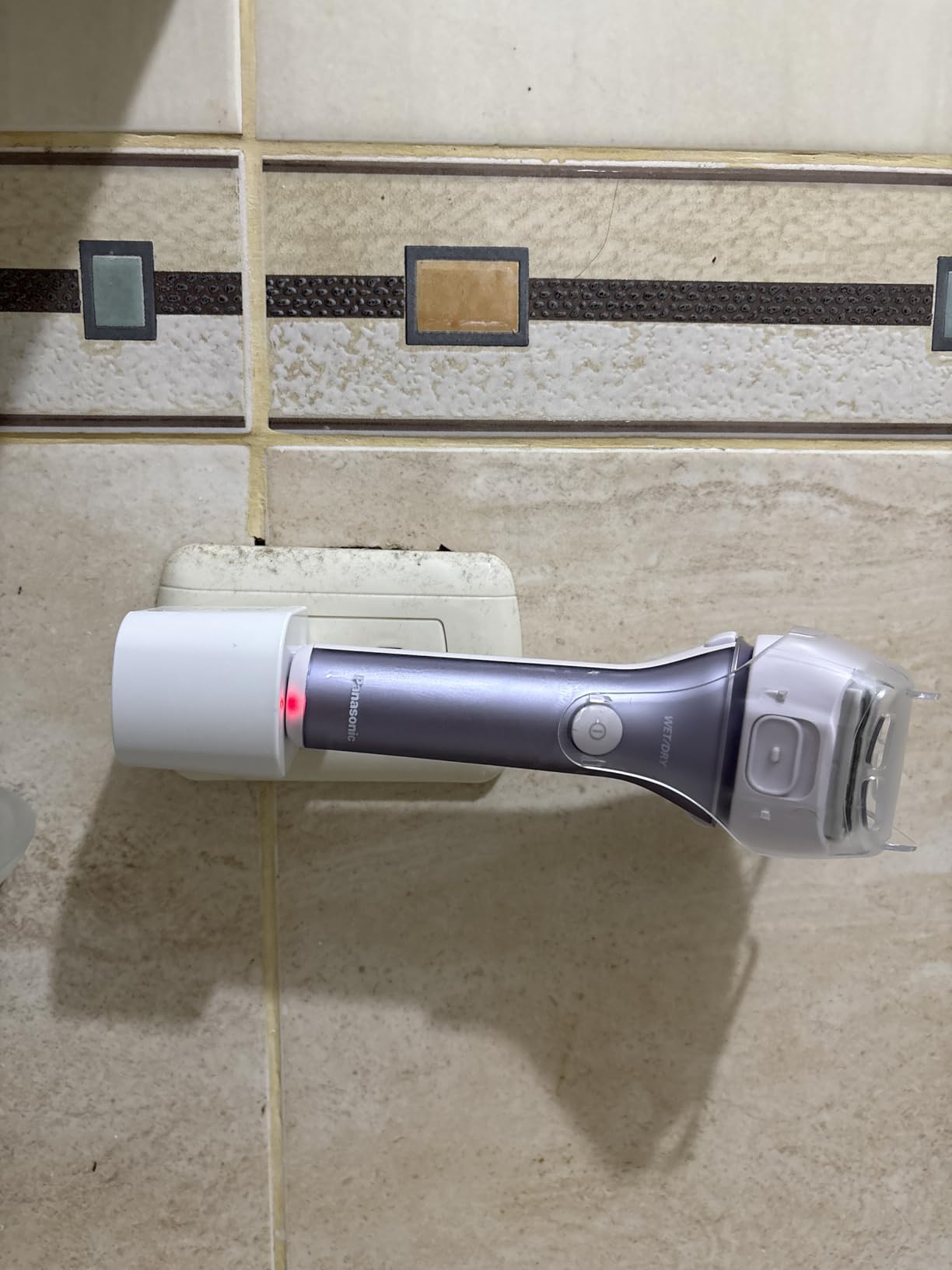 Panasonic Electric Shaver for Women, Cordless 4-Blade Shaver, Bikini Attachment, Pop-Up Trimmer, Wet-Dry Operation, Electric Razors for Women - ES-AWL8AV (Purple) customer photo 1