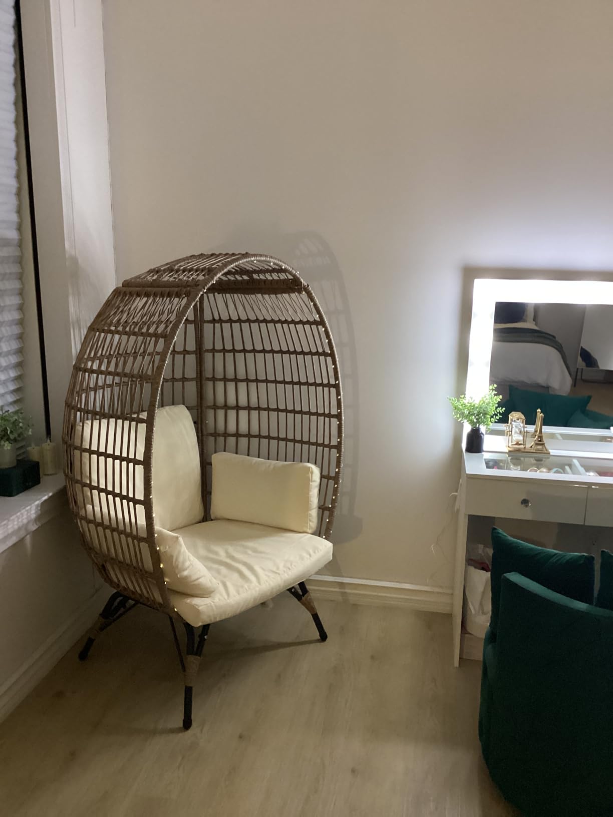 Yaheetech Egg Rattan Chair, Oversized Indoor/Outdoor Egg-Shaped PE Basket Lounger with 4 Cushions, Metal Frame Stand for Patio, Balcony, Backyard, Living Room, Light Brown/Ivory customer photo 1