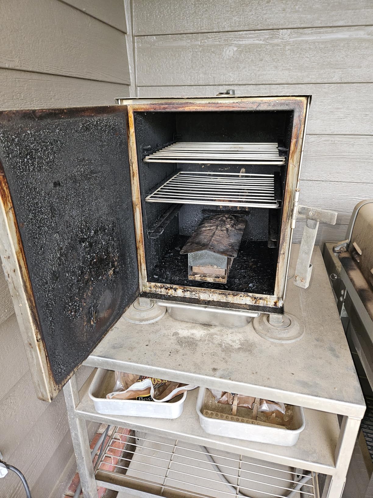 SmokinTex The Pitmaster Series High-Capacity Electric Smoker, 700W Stainless Steel Smoker with Locking Wheels customer photo 1