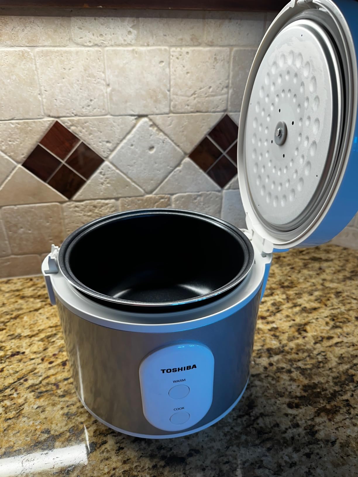 TOSHIBA Rice Cooker & Steamer Simple 5.5 Cup(Uncooked) with Steaming Basket, Removable Non-Stick Inner Pot & Inner Lid, for Soups, Stews, Grains&Oatmeal, One Touch&Keep Warm Function, Silvery White customer photo 2