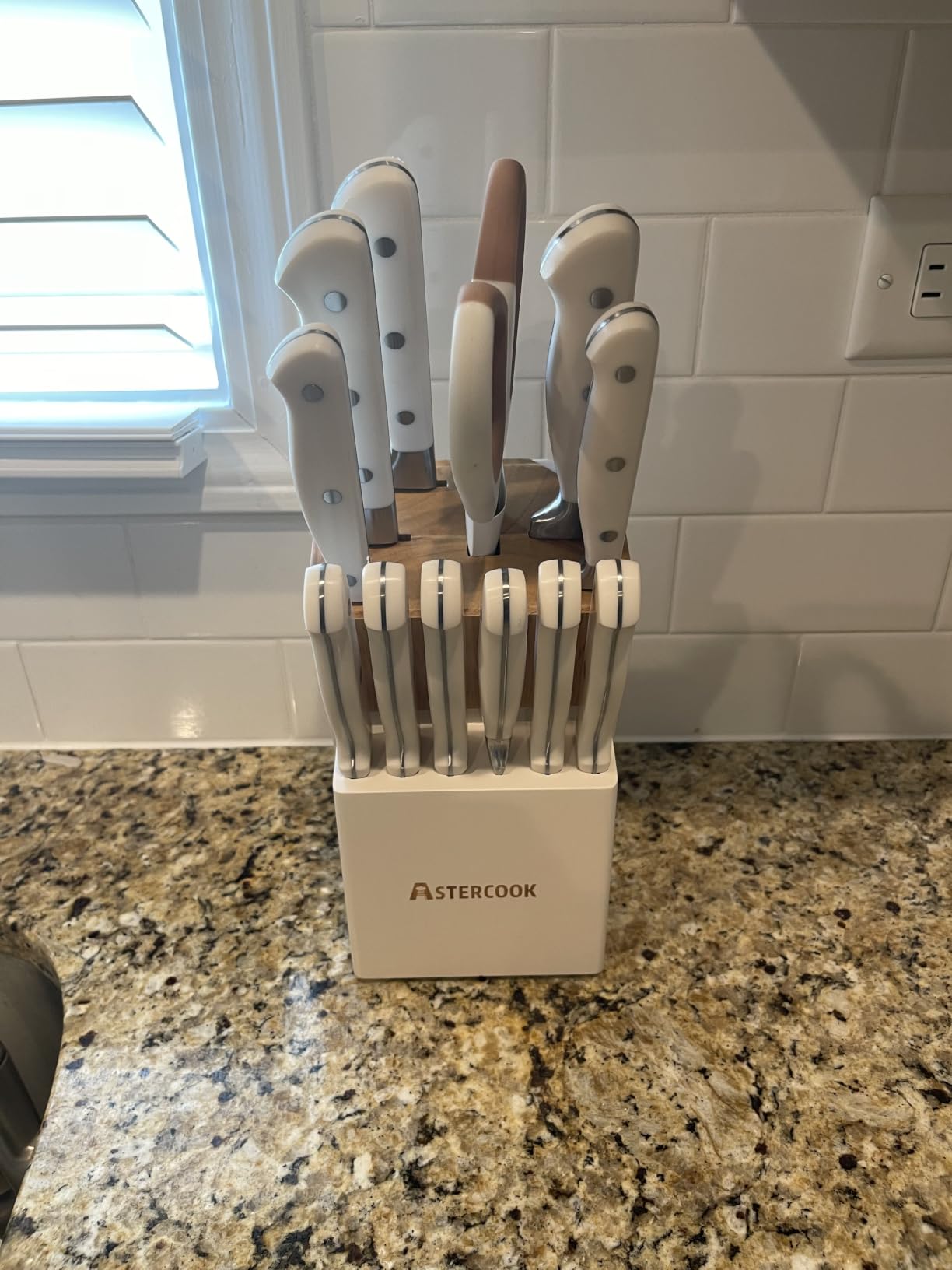 Astercook Kitchen Knife Set with Block 14-Piece Full Tang Stainless Steel Knives with Sharpener Dishwasher Safe and Anti-Slip Ergonomic Handle customer photo 1