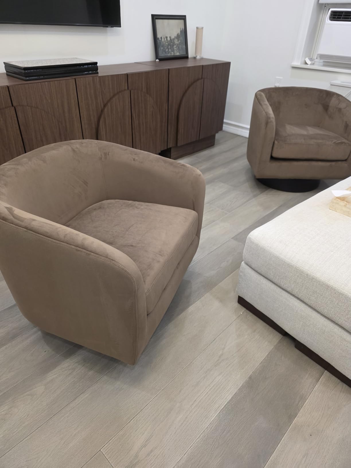 Swivel Barrel Accent Chair, Modern Round Linen Arm Chair for Living Room, Bedroom, Comfy Club Reading Chairs for Adults（Linen Fabric, Beige, Set of 1） customer photo 1