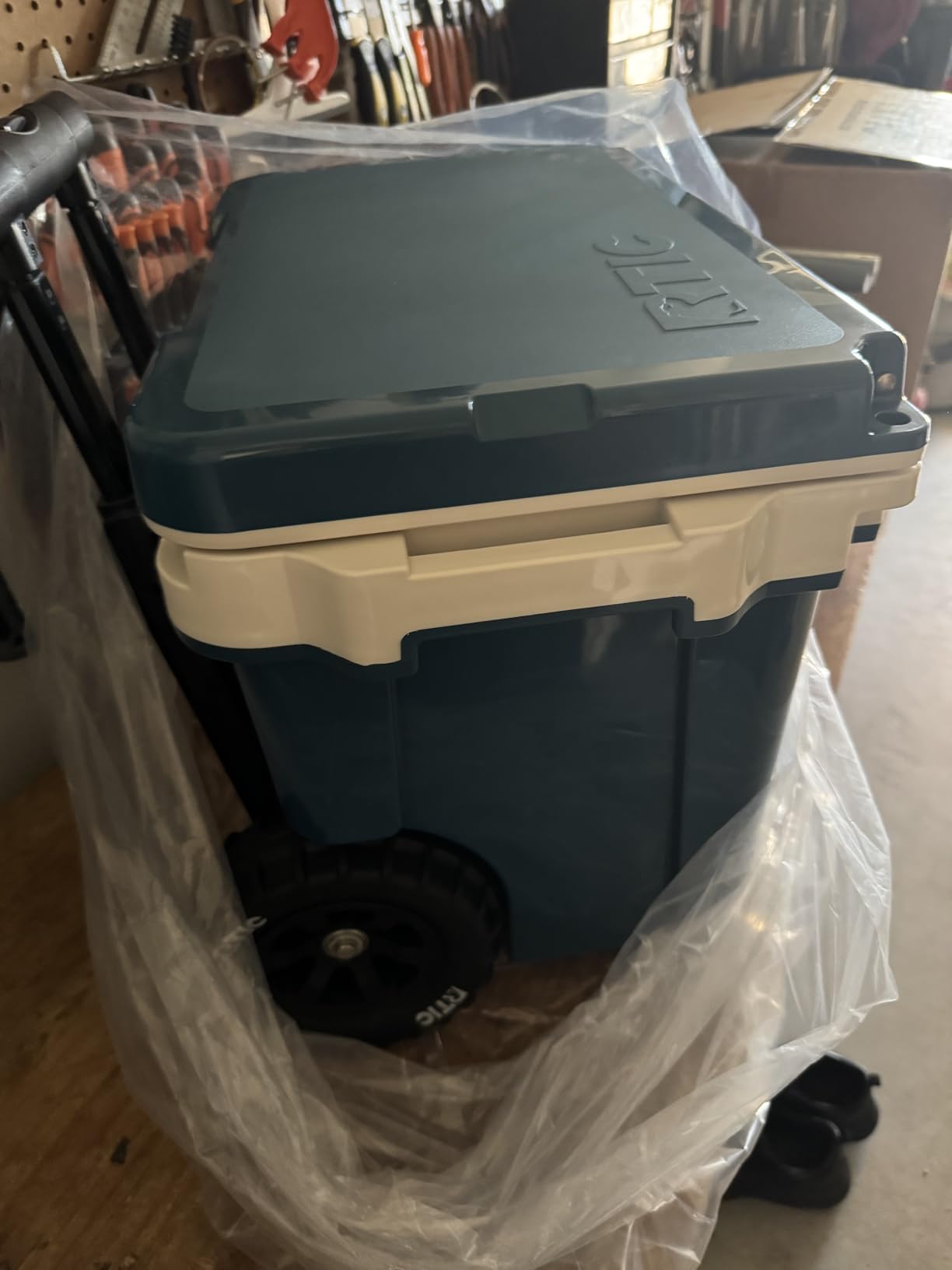 RTIC 22 QT Ultra-Light Wheeled Cooler with Handle, Wheeled Ice Chest Box for Beach, Drink, Beverage, Camping, Picnic, Fishing, Boat and Barbecue customer photo 2