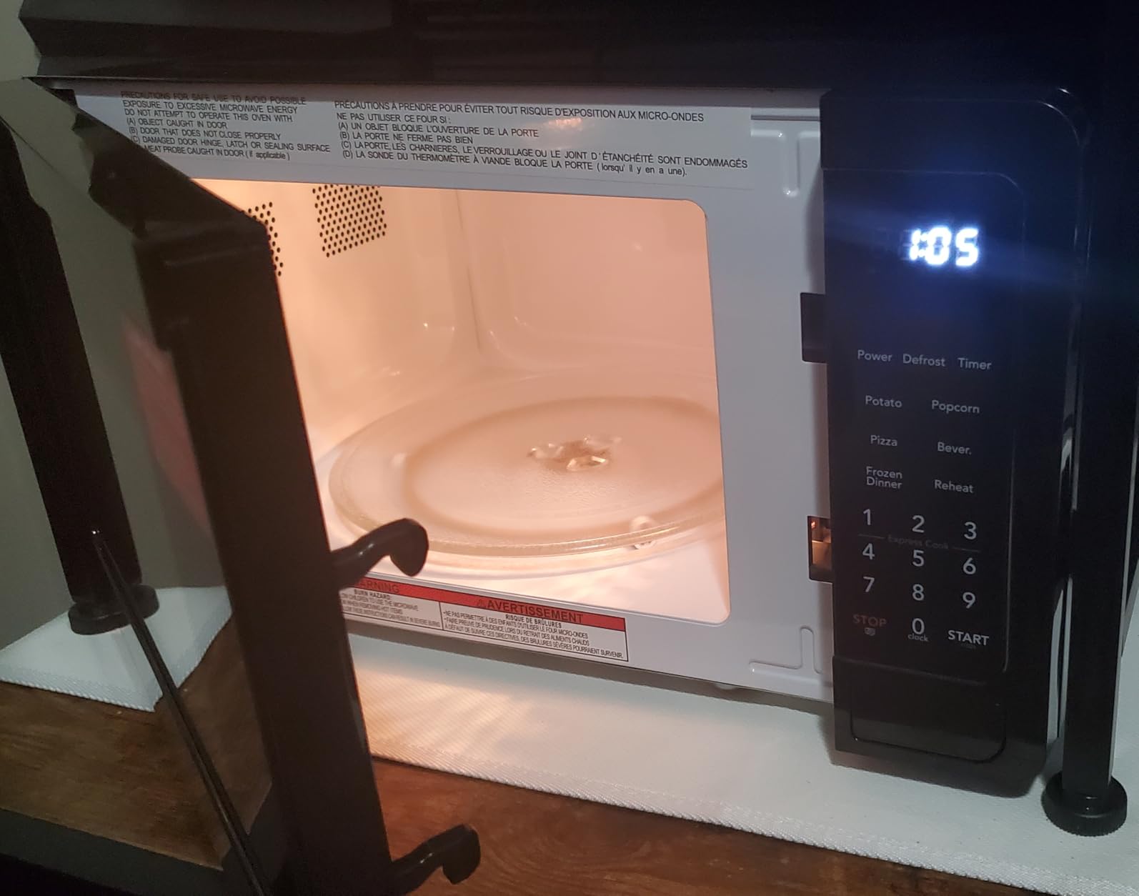 FRIGIDAIRE EMW736BLK 0.7 Cu. Ft. Microwave, Black customer photo 1