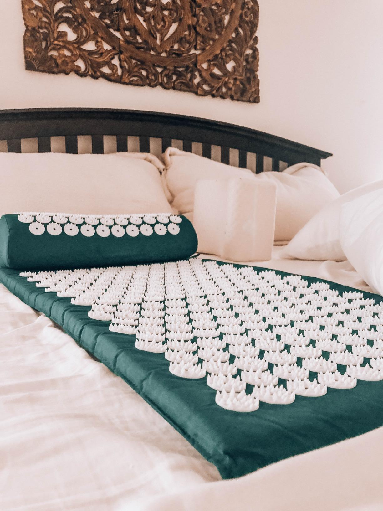 Sivan Health and Fitness Acupressure Mat and Pillow Set - Grounding Mat for Stress, Back & Neck Pain - Acupuncture Point Massage Mat for Muscle Relaxation, Sciatica, & Meditation - Includes Carry Bag customer photo 1