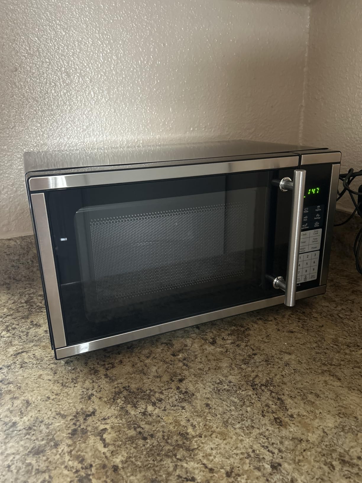 Countertop Microwave Ovens 0.7 Cu. Ft. 700 Watts Microwave Oven With LED Lighting, Turntable and Child Lock, Compact Microwave Perfect for Apartments and Dorms, Easy Clean Interior, Black customer photo 2