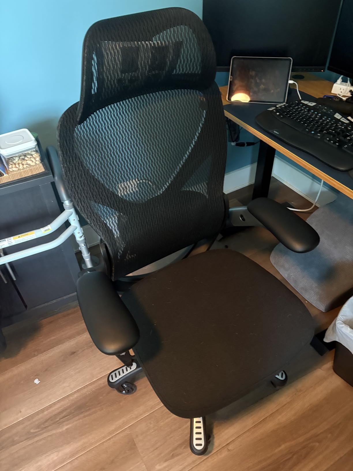 GABRYLLY Ergonomic Office Chair with Footrest, 135° Reclining Desk Chair with Adjustable Lumbar Support,3D Armrest,Headrest & Large Steel Base, 300LBS Heavy Duty Mesh Chair customer photo 1