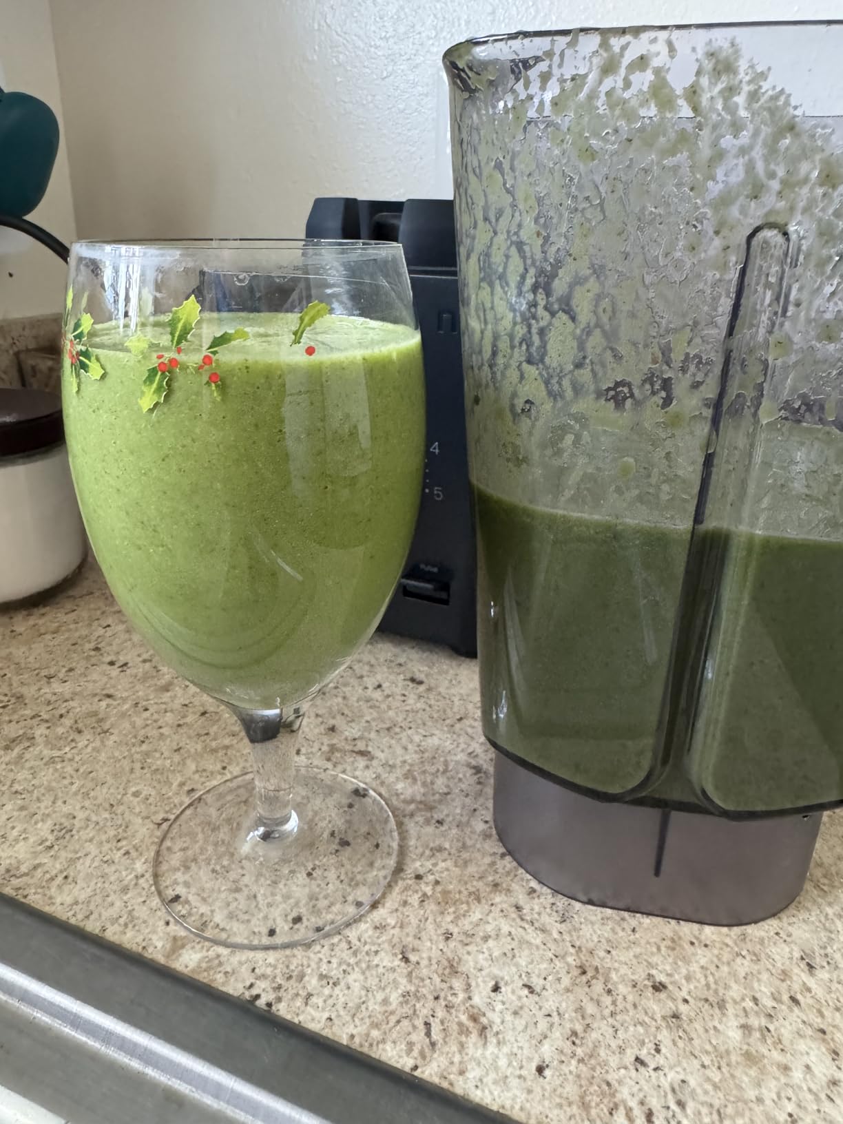 Chefman Obliterator 48 oz Countertop Blender for Smoothies, 1380W customer photo 1