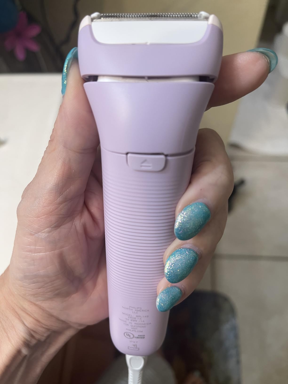 Philips Lady Shaver Series 8000 - Cordless, Wet & Dry Electric Shaver, 3-Blade Shaving System, Flexible Shaving Head, LED Light, for Legs, Body & Bikini, 100 Mins. Runtime, Model BRL149/00 customer photo 2