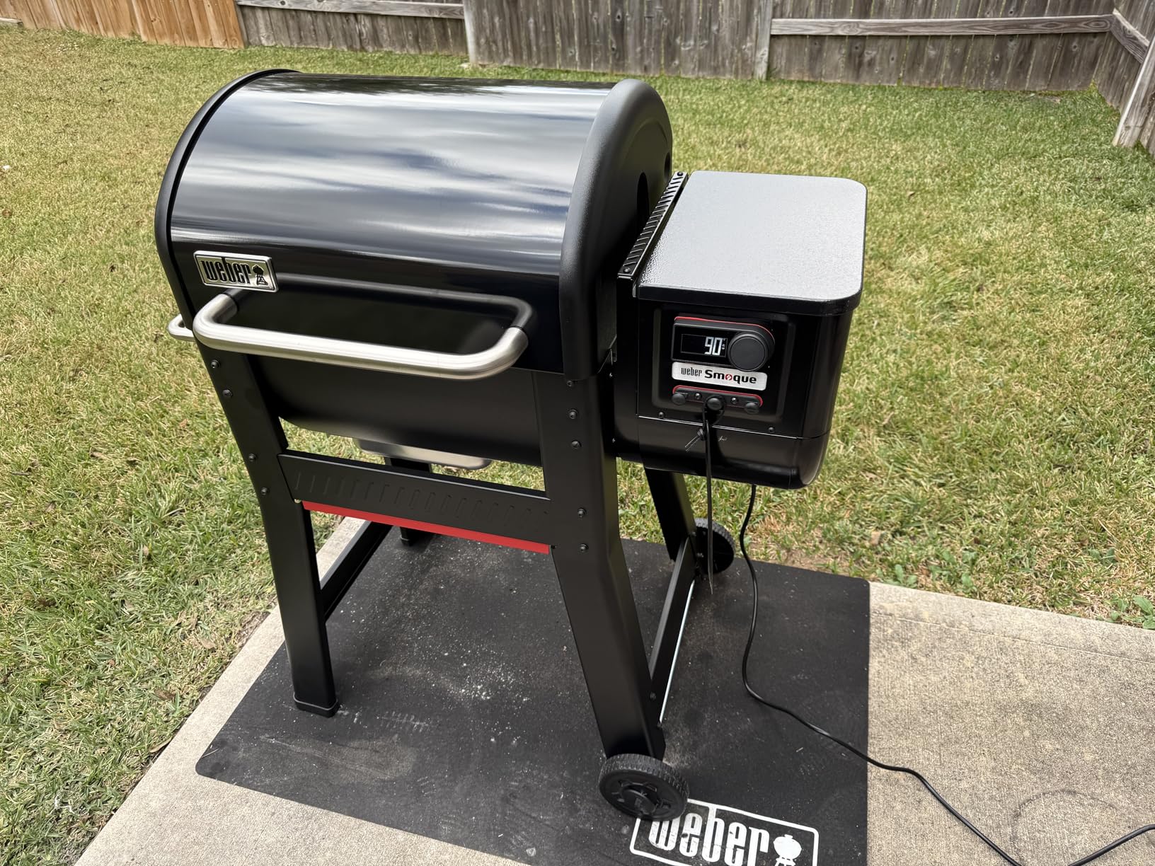 Weber Smoque 22-Inch Pellet Smoker, Black - Outdoor BBQ Pellet Grill Up to 500 Degrees with SmokeBoost, SmoqueVent Airflow System & Rapid React PID Temperature Control customer photo 2