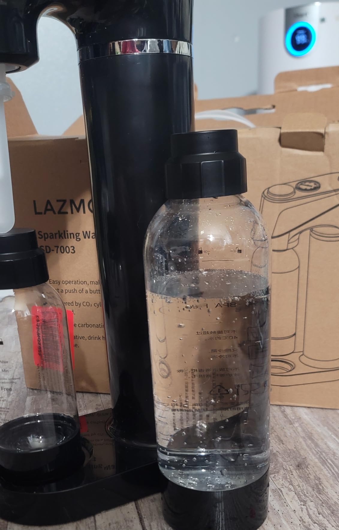 Sparkling Water Maker for Home, Soda Streaming Maker with 2 BPA free Bottles(1L + 0.5L) Carbonated Water Seltzer Fizzy Drink Machine, Compatible with Screw-in 60L CO2 Carbonator(NOT Included) (Cream) customer photo 1