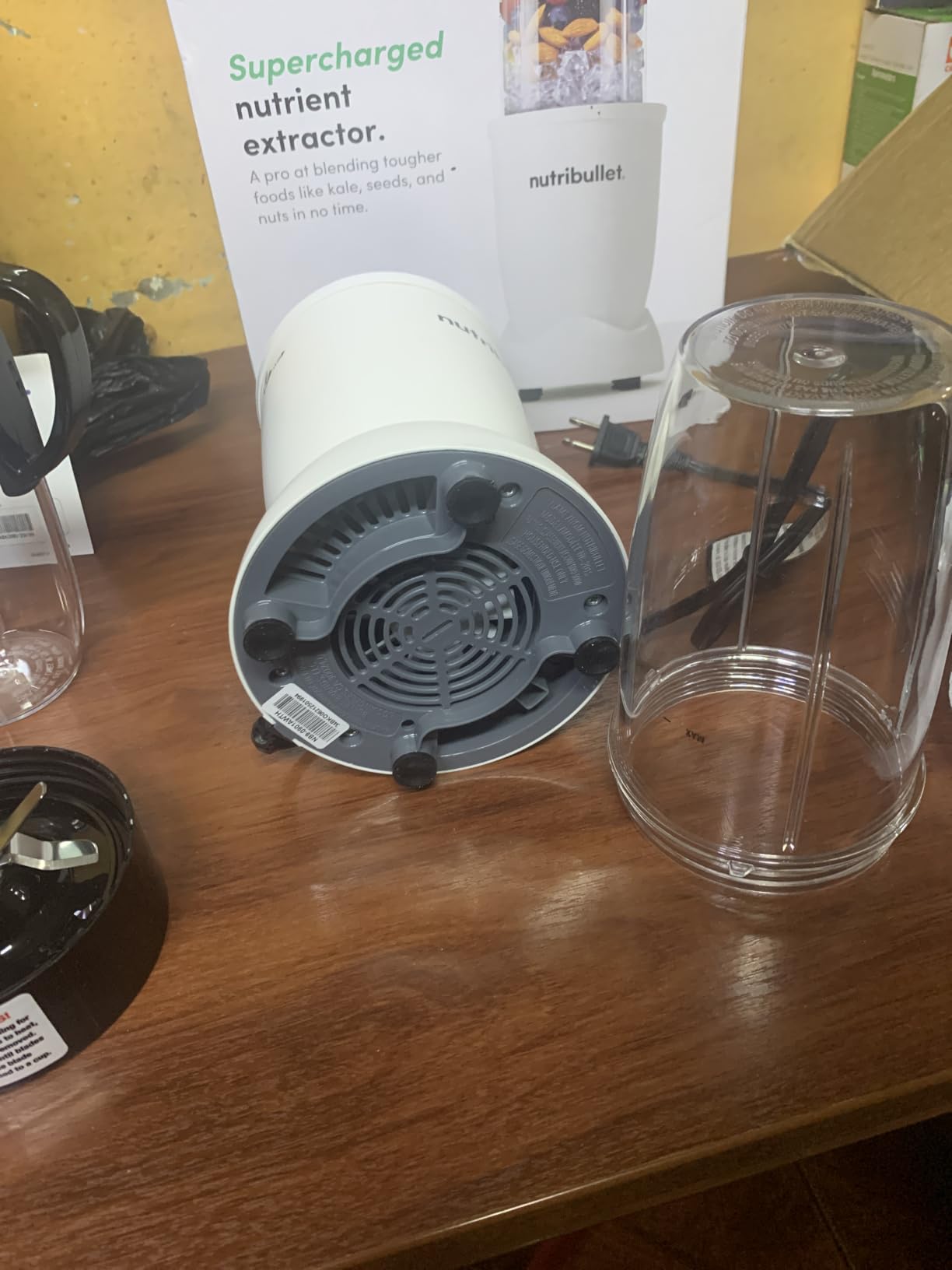 NutriBullet Pro Personal Blender, 900 Watt, 32 & 24 oz Cups, Matte White customer photo 2