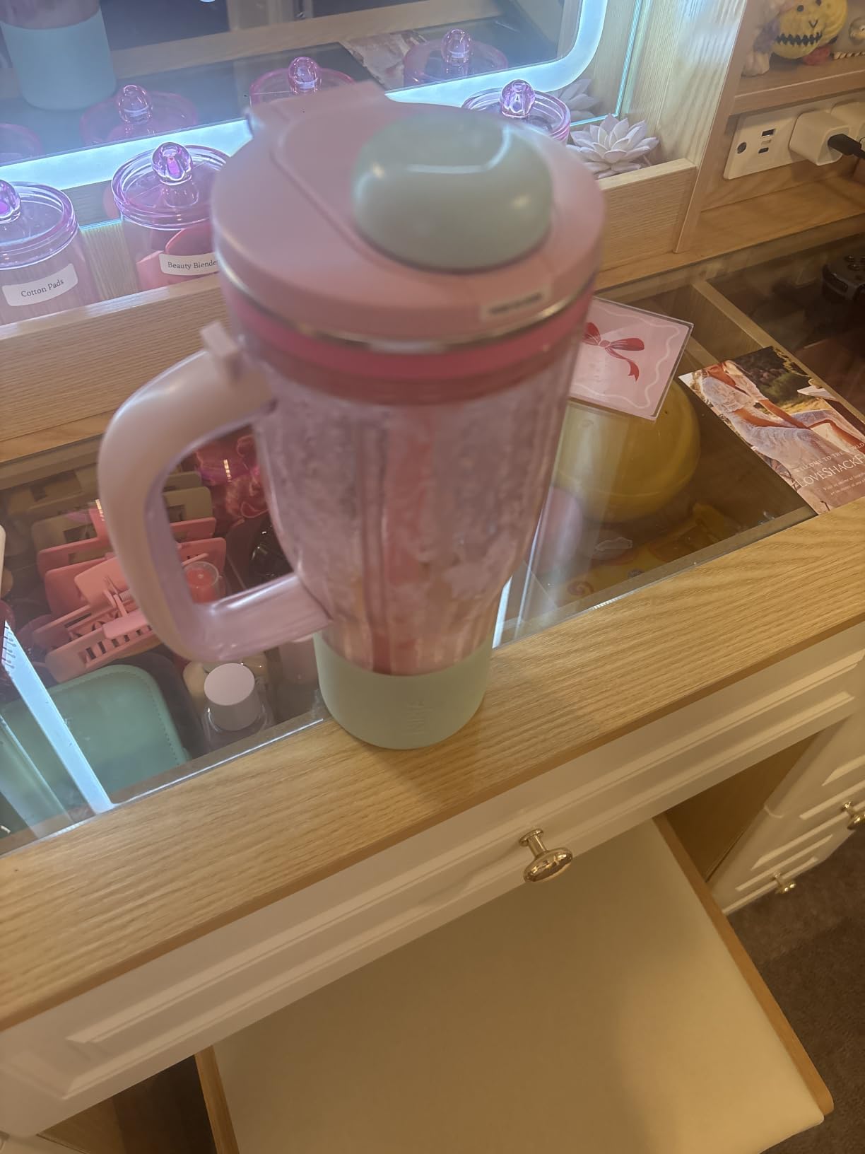 Ninja BlendBOSS Personal Blender | For Smoothies & Frozen Drinks | 1200-Peak-Watt | 26-oz. Travel Tumbler with LeakProof Chug Spout & Detachable Straw | Auto-iQ | Stone Mint | DB351ST customer photo 1