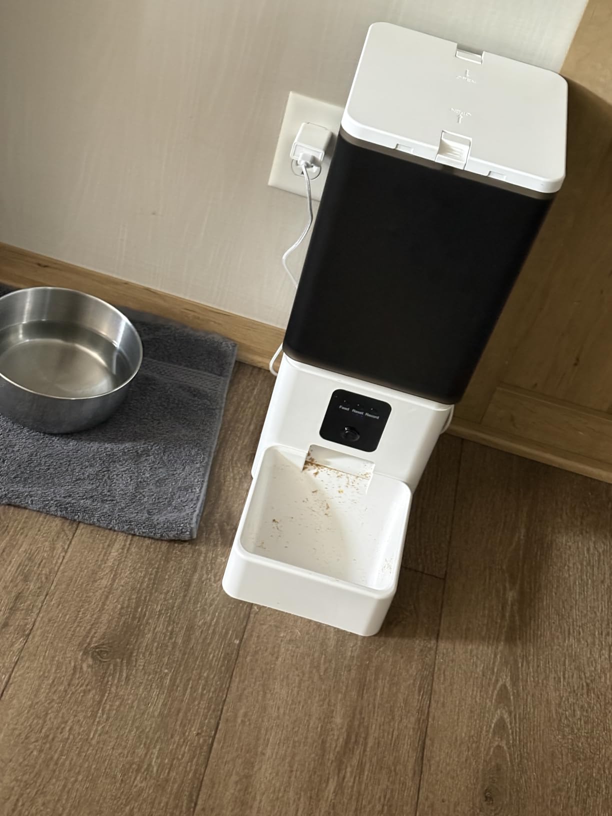 12L Large Dog Automatic Feeder with HD Camera: 50 Cups/20-Day Food Capacity | Easy Setup Timed Dog Feeder for Travel & Business Trips, Anti-Clog for 2-18mm Large Kibble customer photo 2