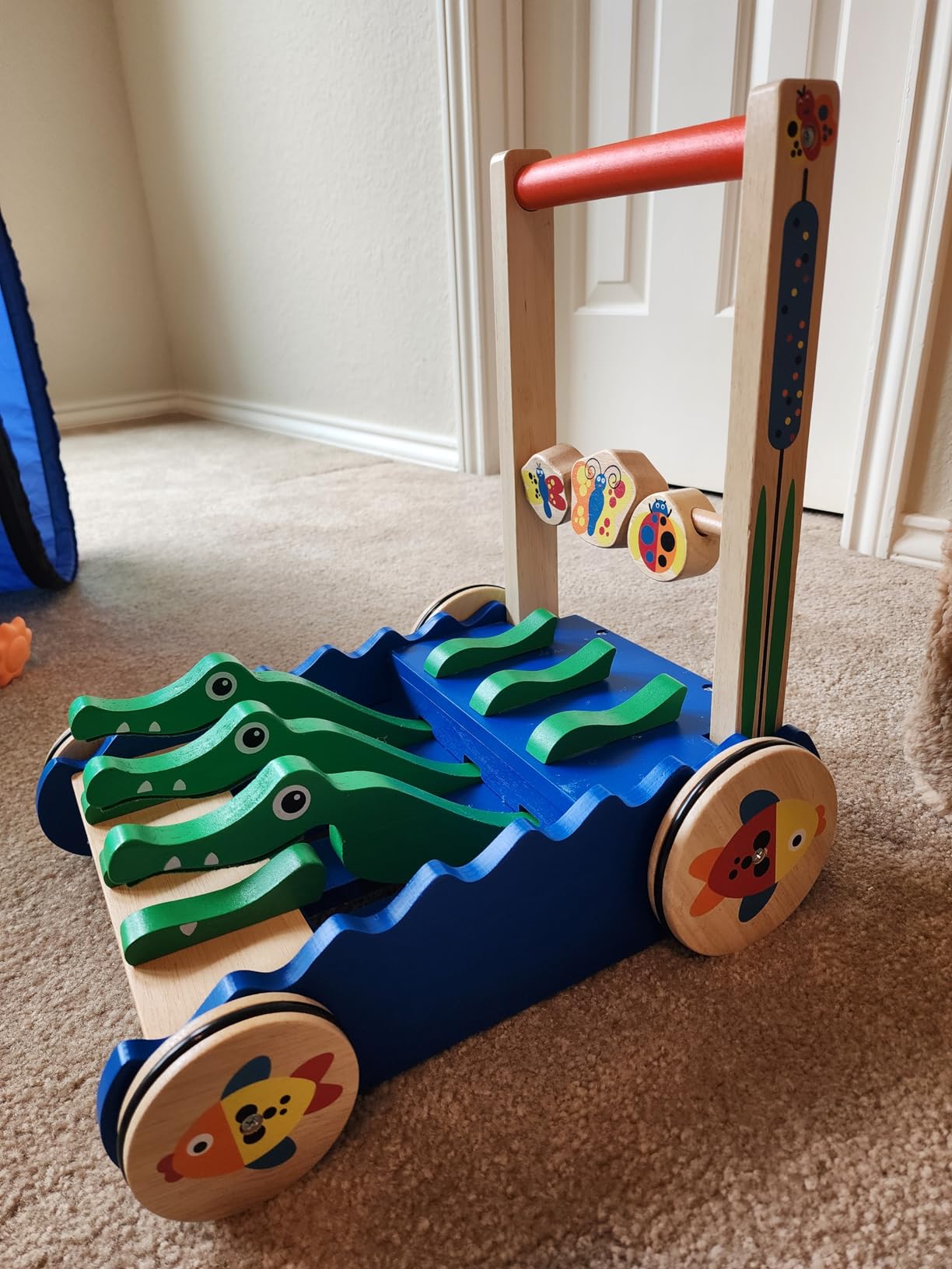Melissa & Doug Deluxe Chomp and Clack Alligator Wooden Push Toy customer photo 1