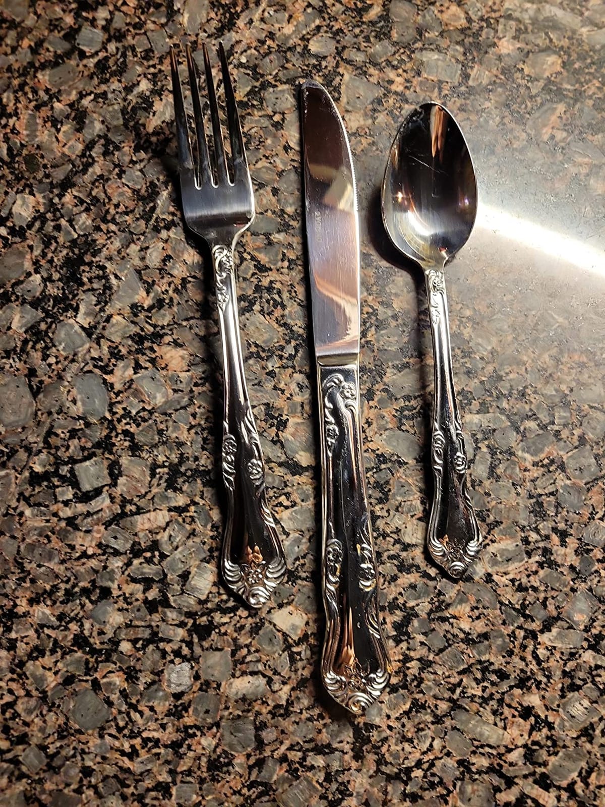 Oneida Silverware Set For 8, Azalea 45-Piece Everyday Flatware Set with Serving Utensils, Floral, Service For 8, 18/0 Stainless Steel, Dishwasher Safe, Knives Spoons And Forks Sets (Silver, 45 Pieces) customer photo 1