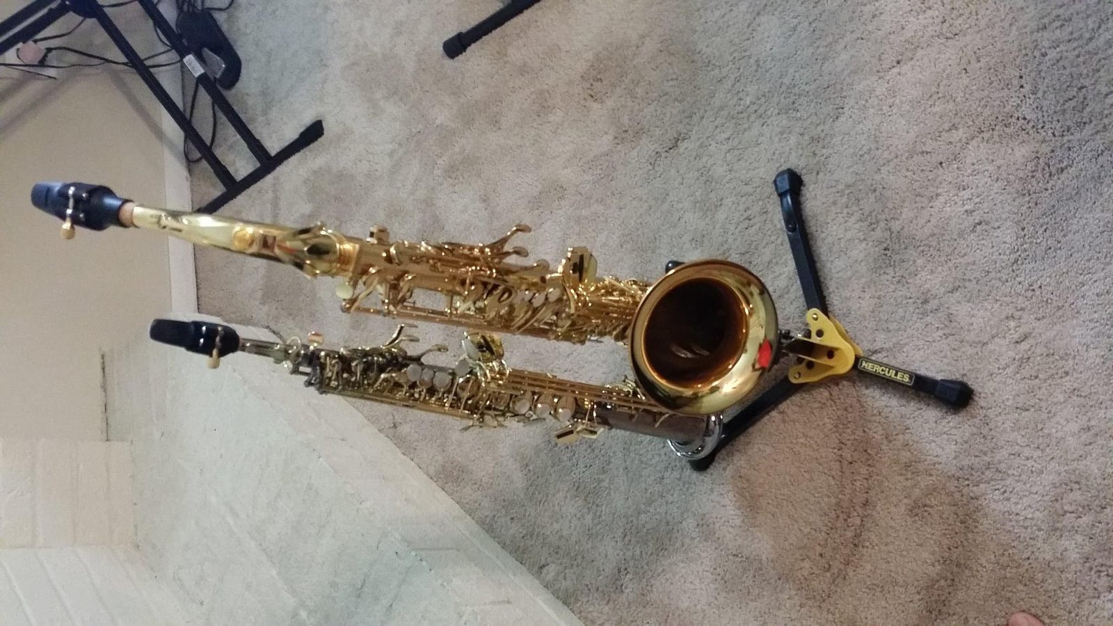 Hercules Stands DS533BB Alto/Tenor Saxophone Stand with Soprano Sax Peg customer photo 2